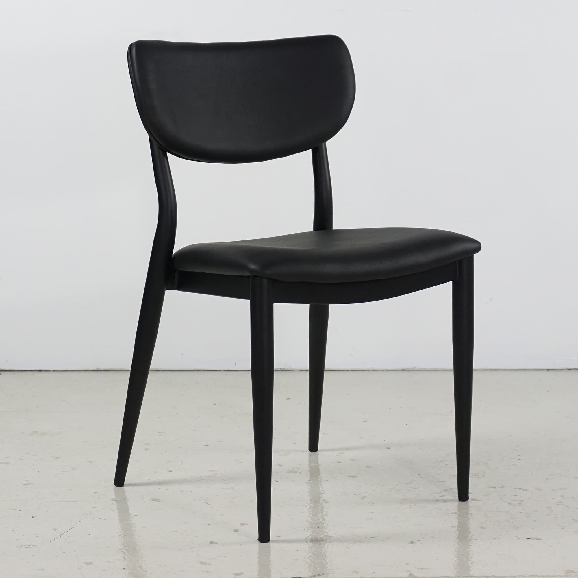 Vennie Stackable Chair — product photograph