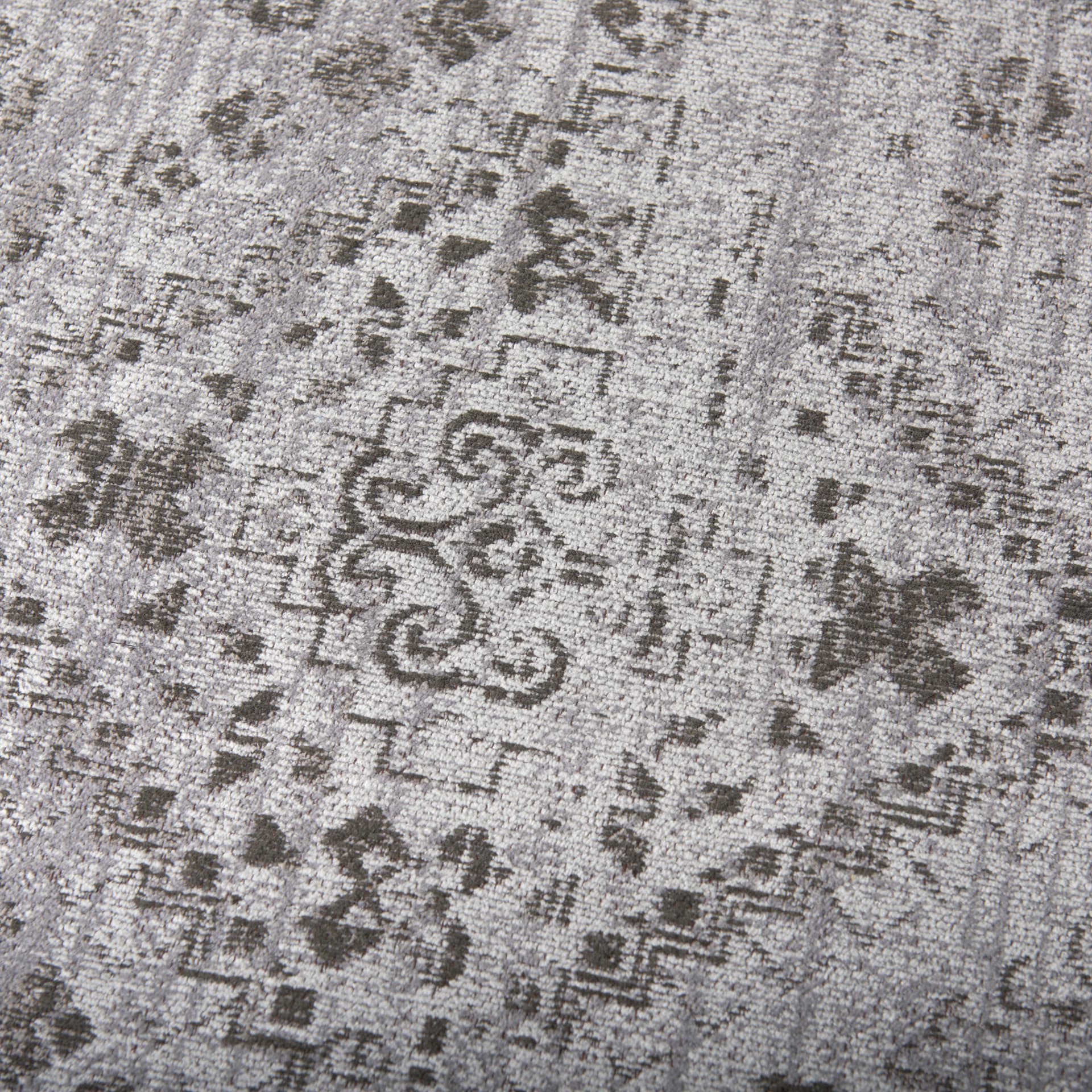 Kaiya 8 x 10 Rug — product photograph