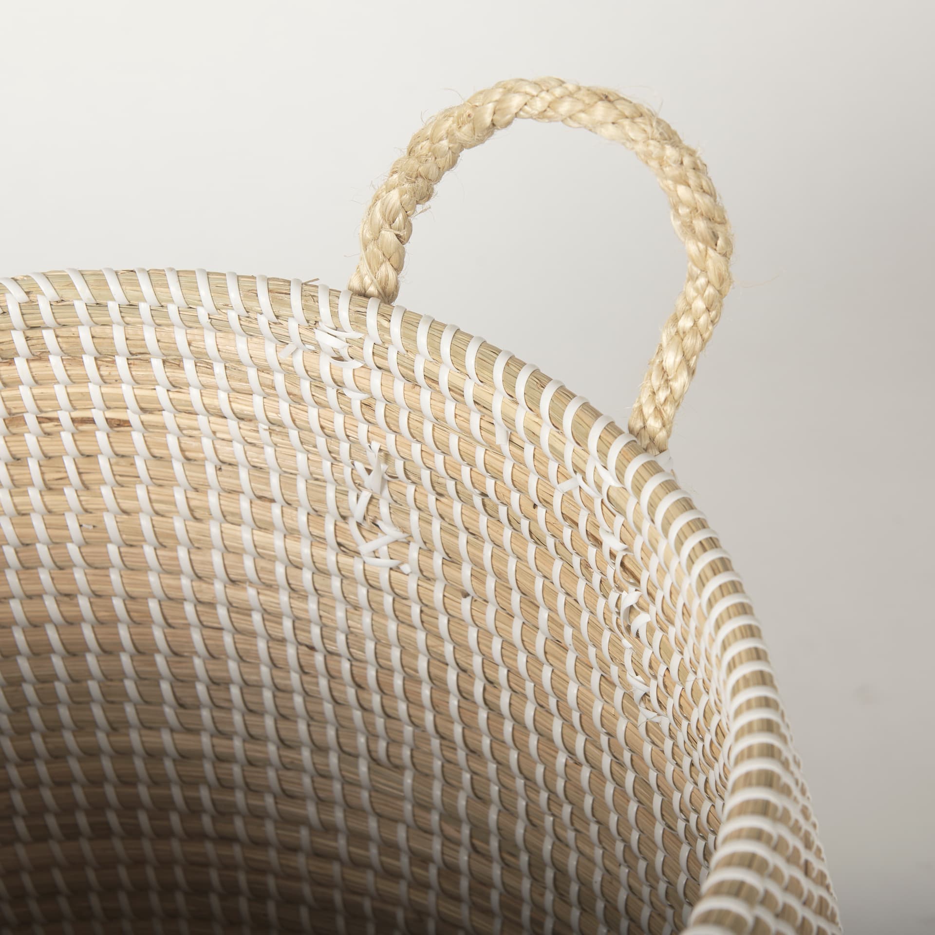 Kairi Set of 2 Seagrass Floor Baskets w/ Lids and Handles — product photograph