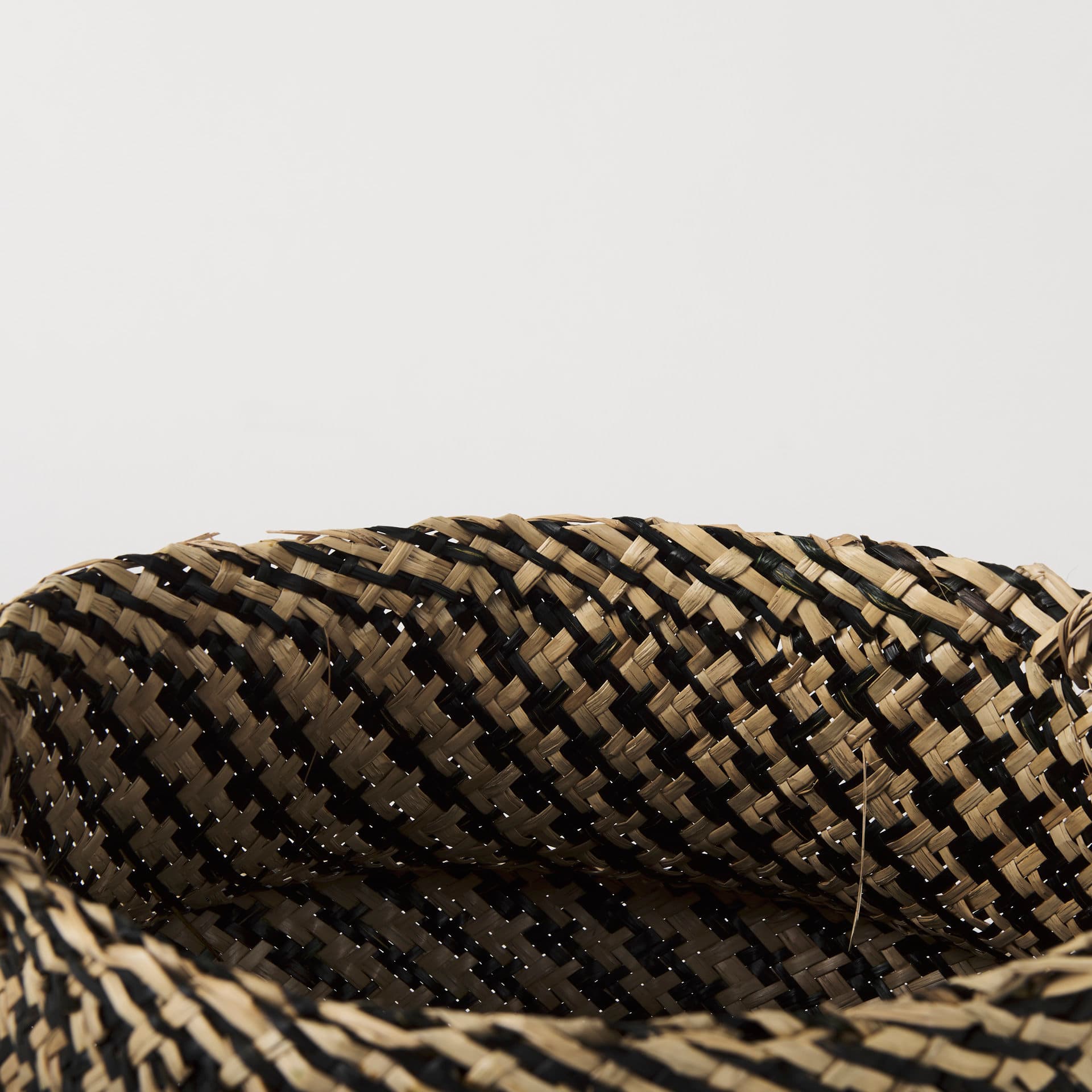 Gaia (Set of 3) Light and Dark Brown Cross Patterend Belly Seagrass Basket — product photograph