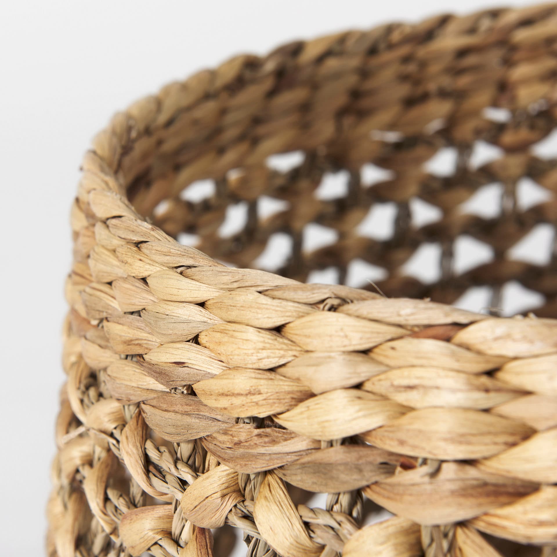 Dakota (Set of 3) Medium Brown Seagrass Round Basket — product photograph