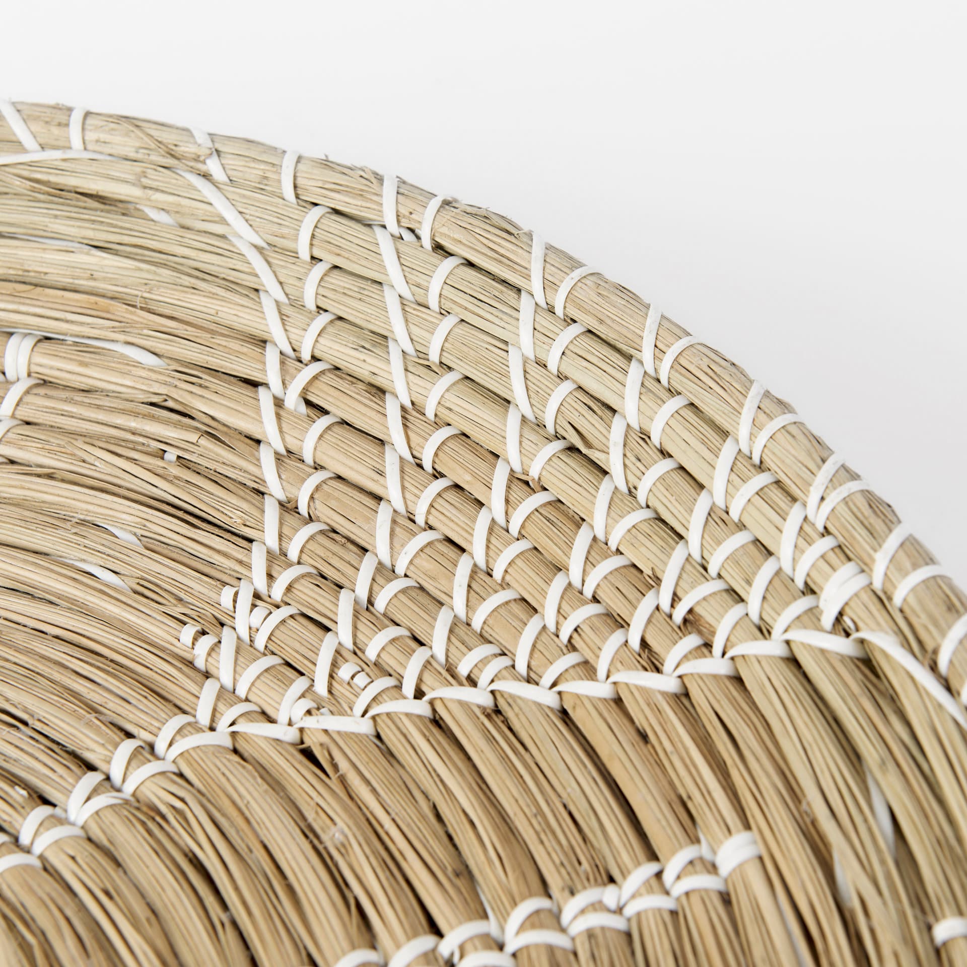 Mekhi 24.0L x 24.0W x 3.5 Light Brown Seagrass W/White String Round Wall Hanging Plate — product photograph