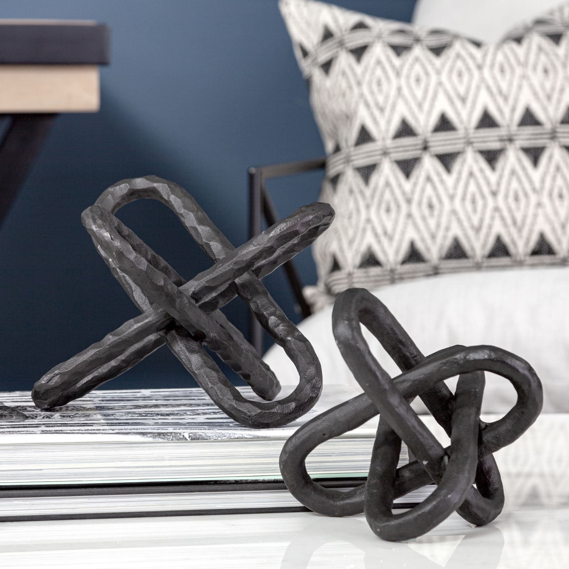 Wilhelm I (Small) 7L x 7W Black Metal Link Decor Object — product photograph