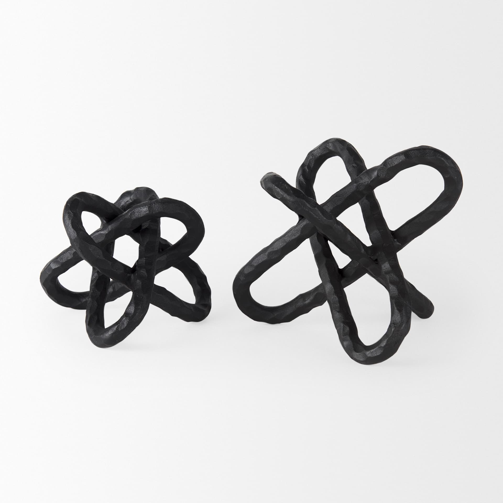Wilhelm I (Small) 7L x 7W Black Metal Link Decor Object — product photograph