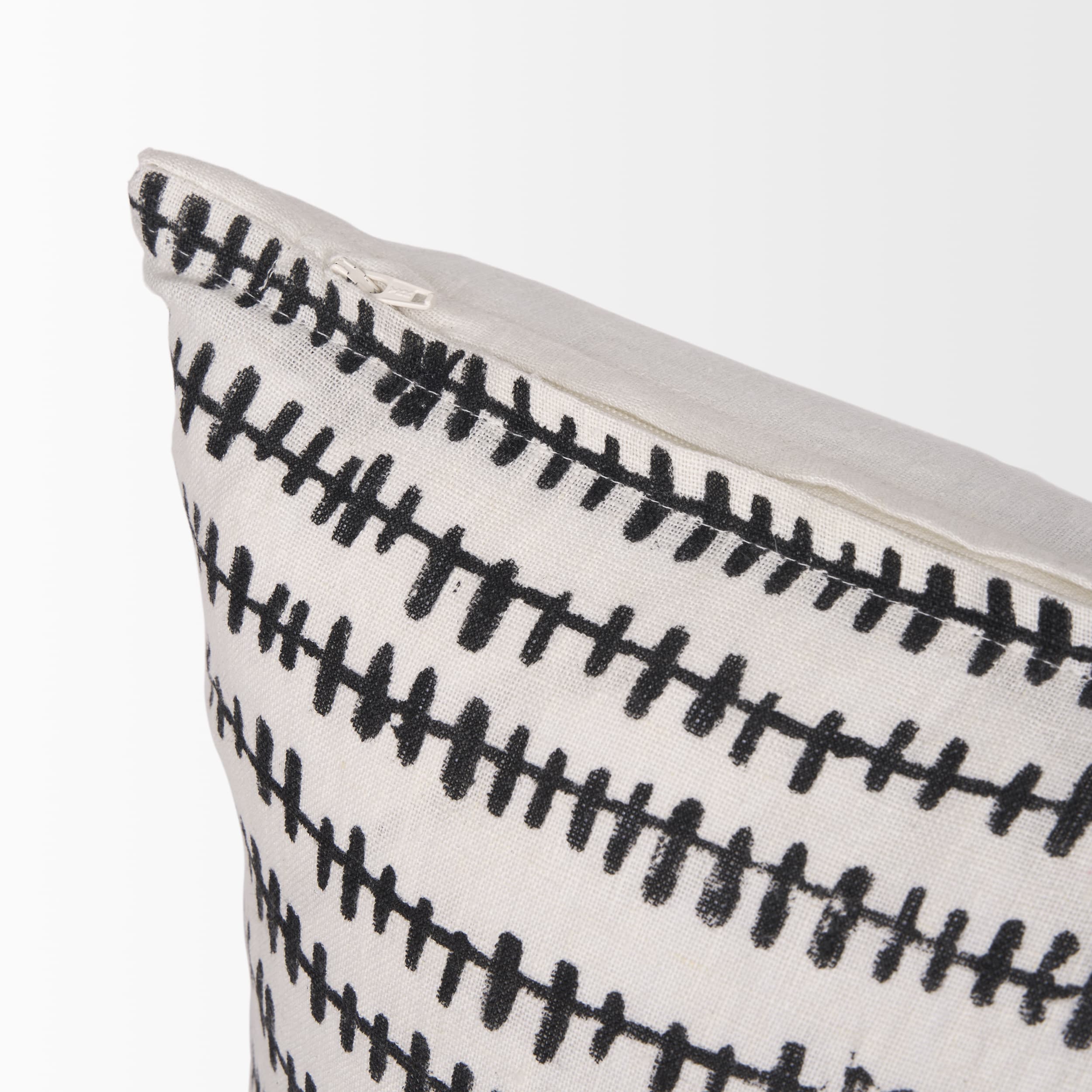 Jenna 14x26 Cream/Black Print Linen Lumbar Decorative Pillow Cover — product photograph