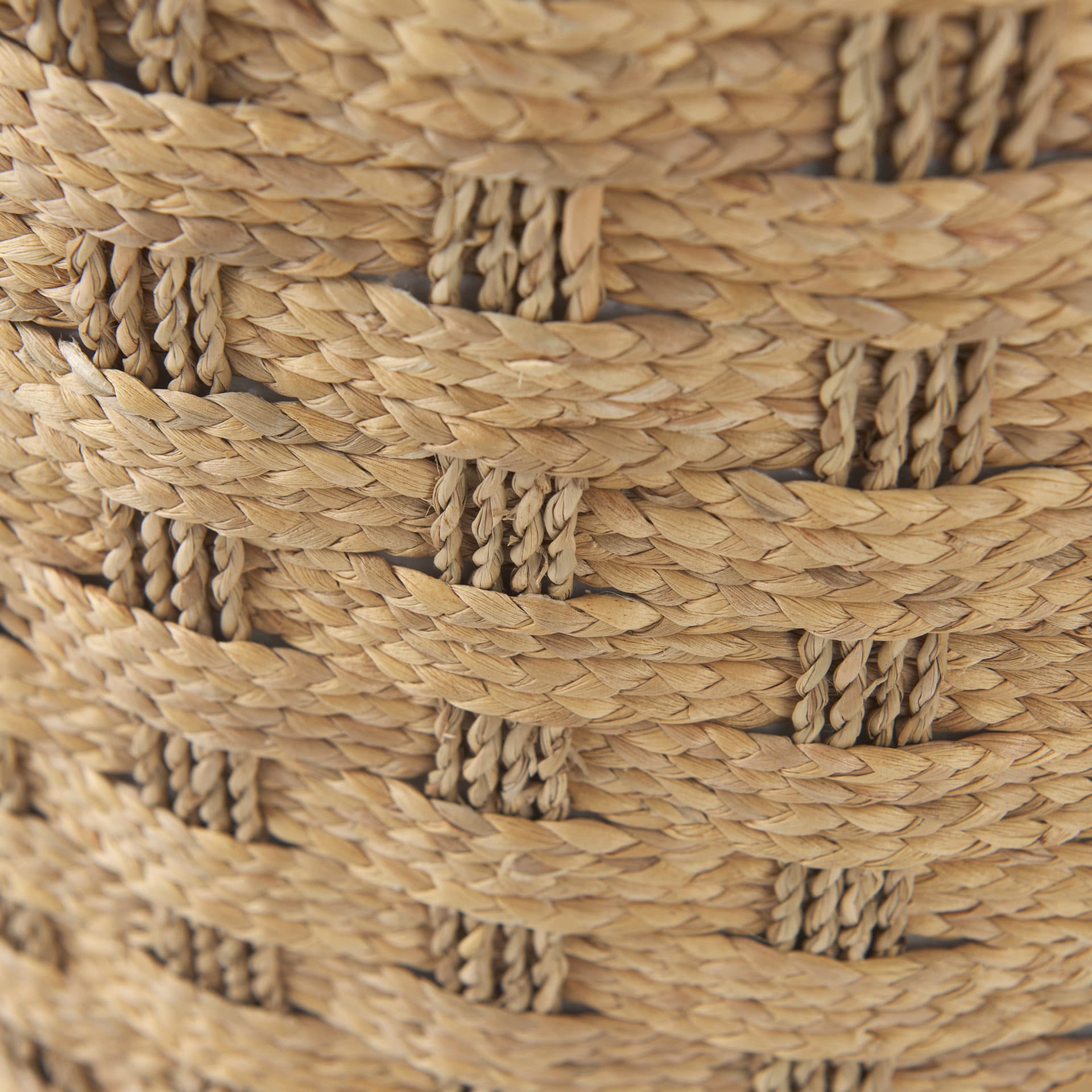 Michelle 17.7L x 17.7W x 17.7H Light Brown Woven Seagrass Round Pouf — product photograph
