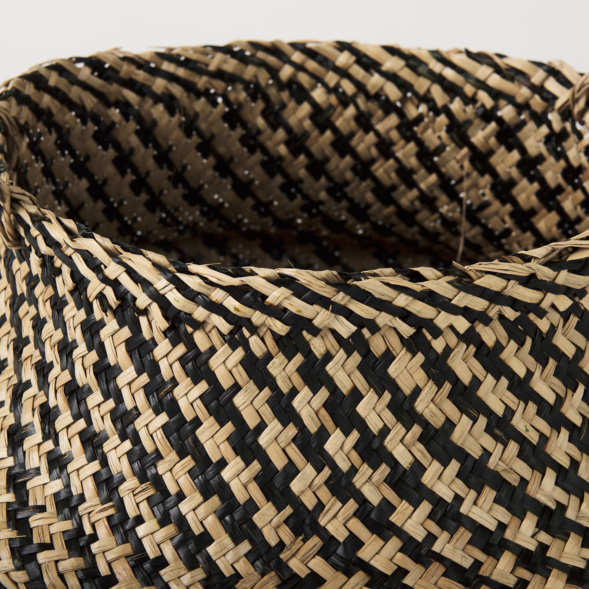Gaia (Set of 3) Light and Dark Brown Cross Patterend Belly Seagrass Basket — product photograph