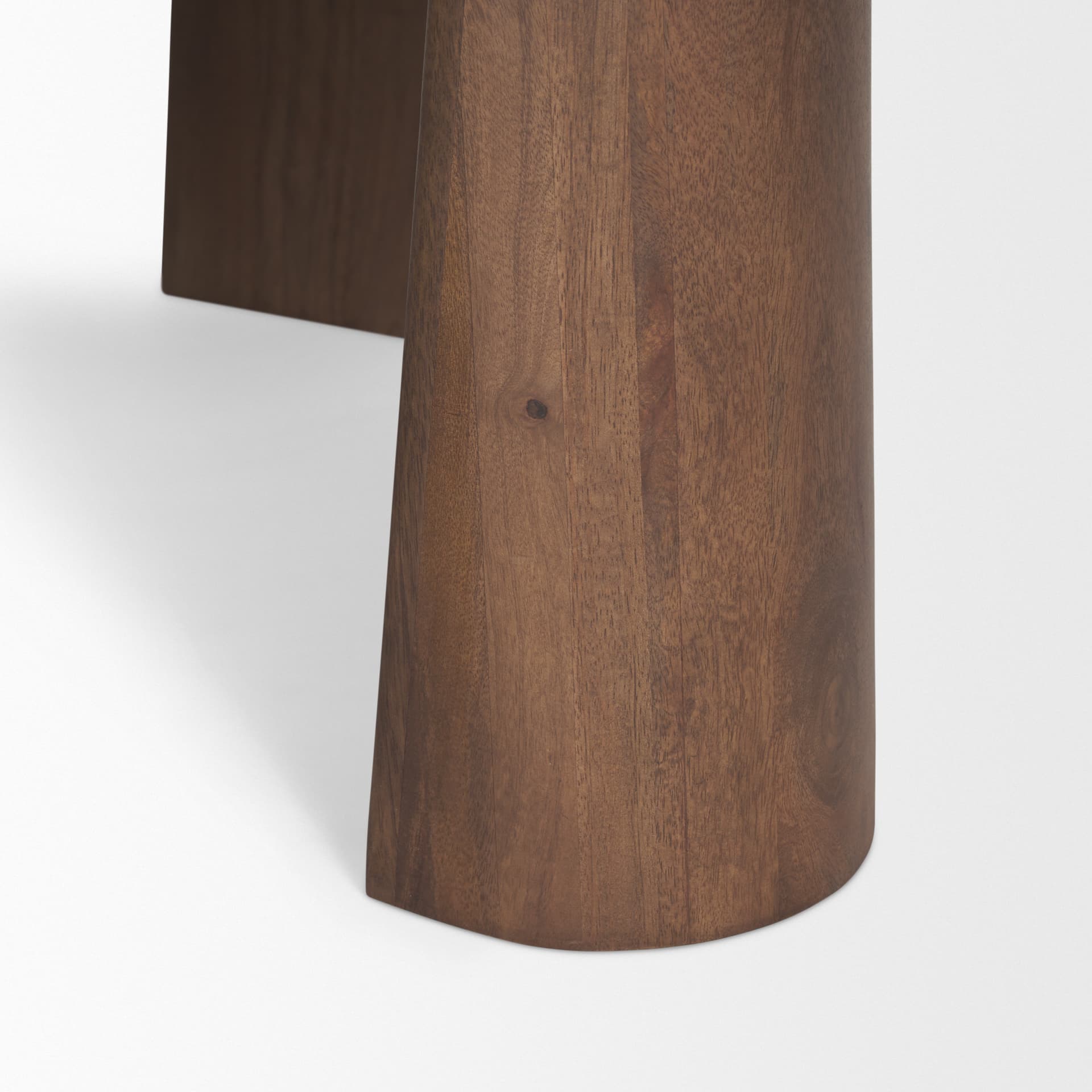Tammar Round Wood w/ Tapered Legs Coffee Table — product photograph