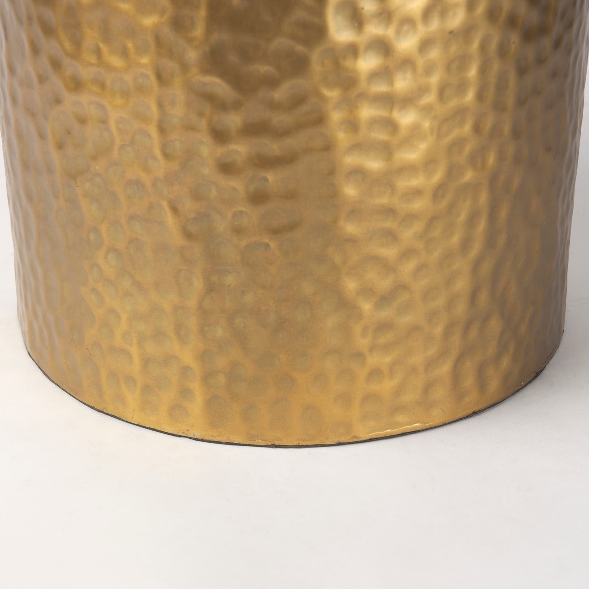 Leo 18.0L x 18.0W x 31.0H Gold Hammered W/White Fabric Shade Table Lamp — product photograph