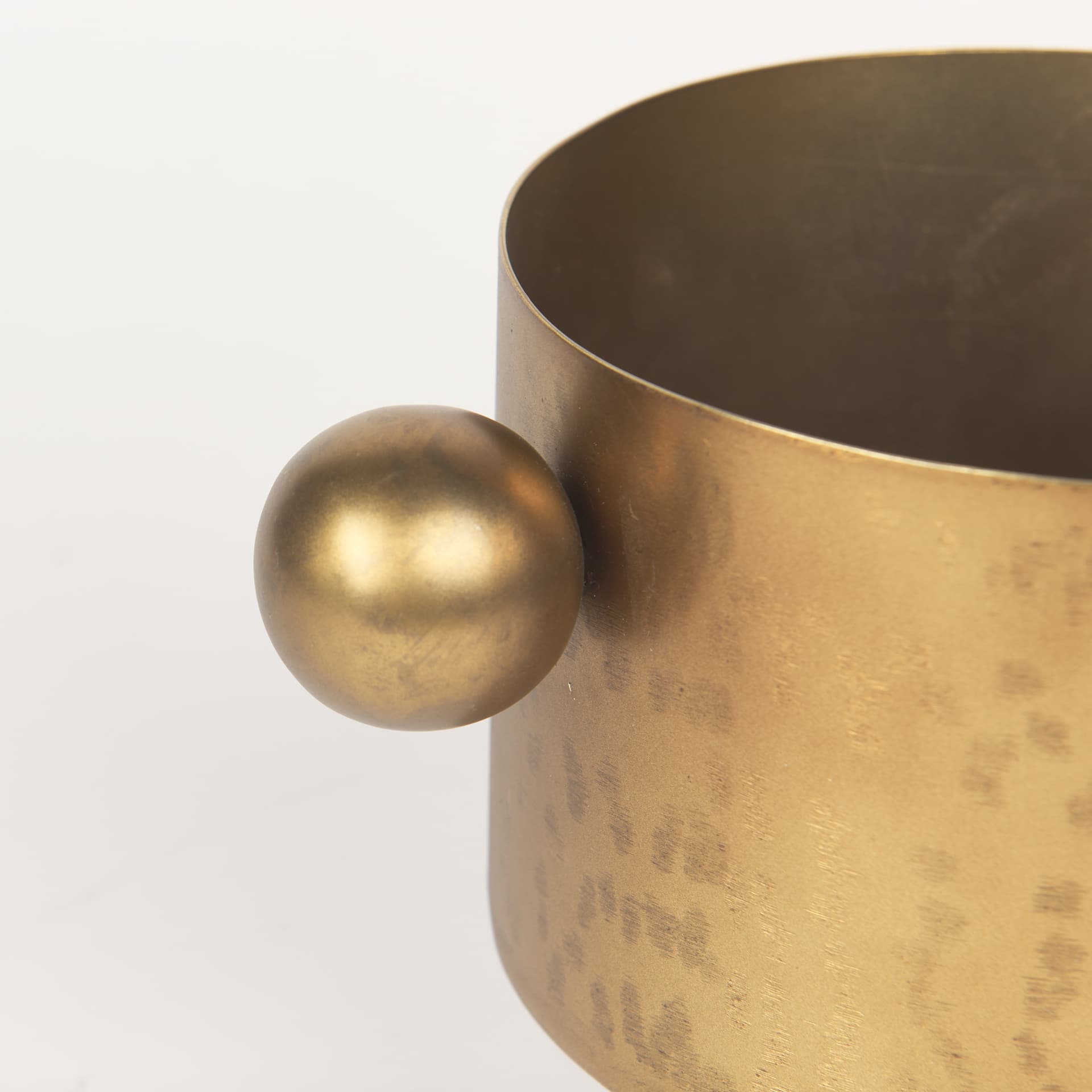 Juno 6.5H Medium Gold Iron Medium Vase — product photograph