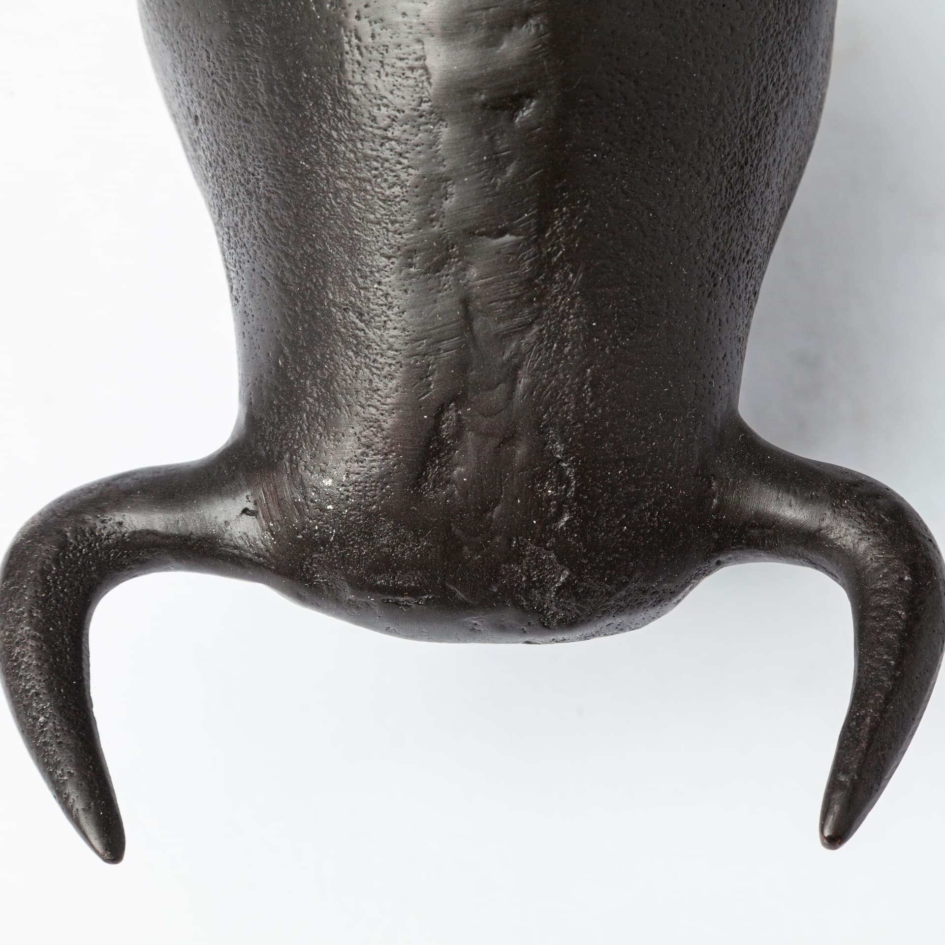 Tauro II 9L x 4W Black Cast Aluminum Raging Bull — product photograph