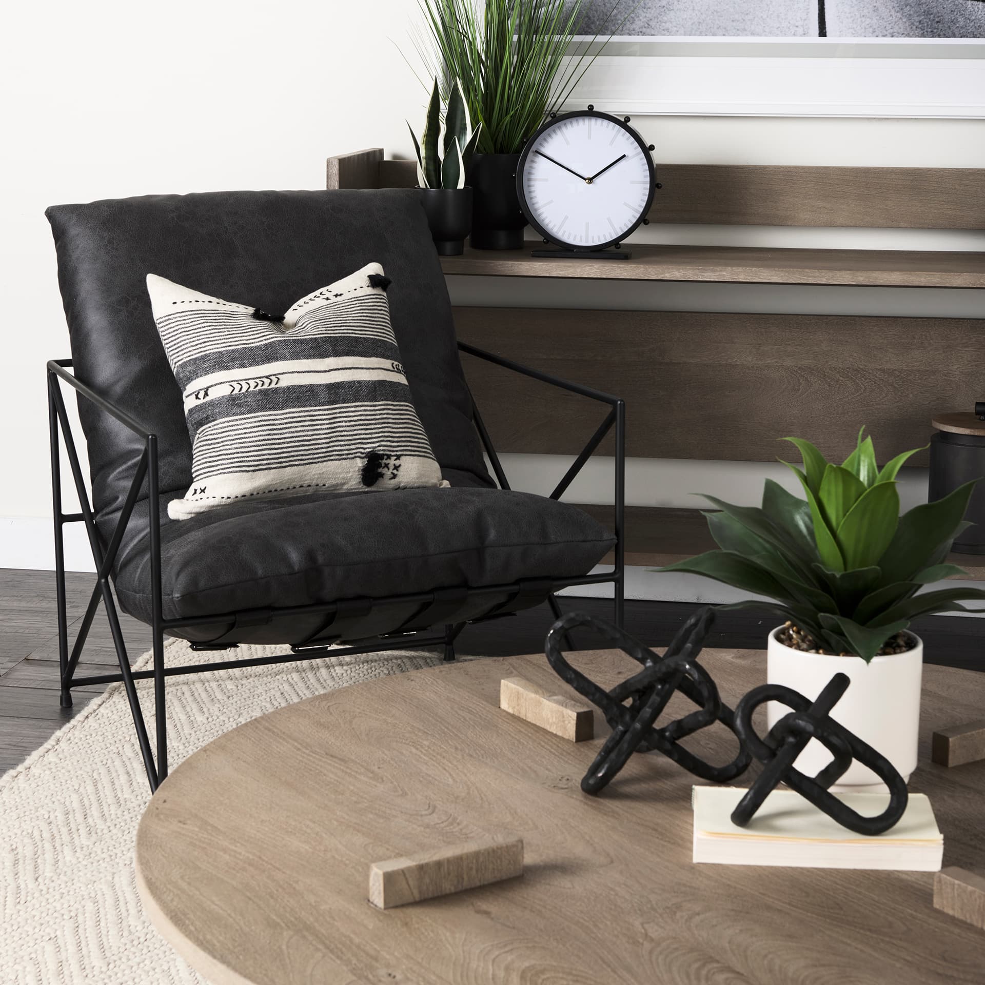Wilhelm II (Large) 10L x 10W Black Metal Link Decor Object — product photograph
