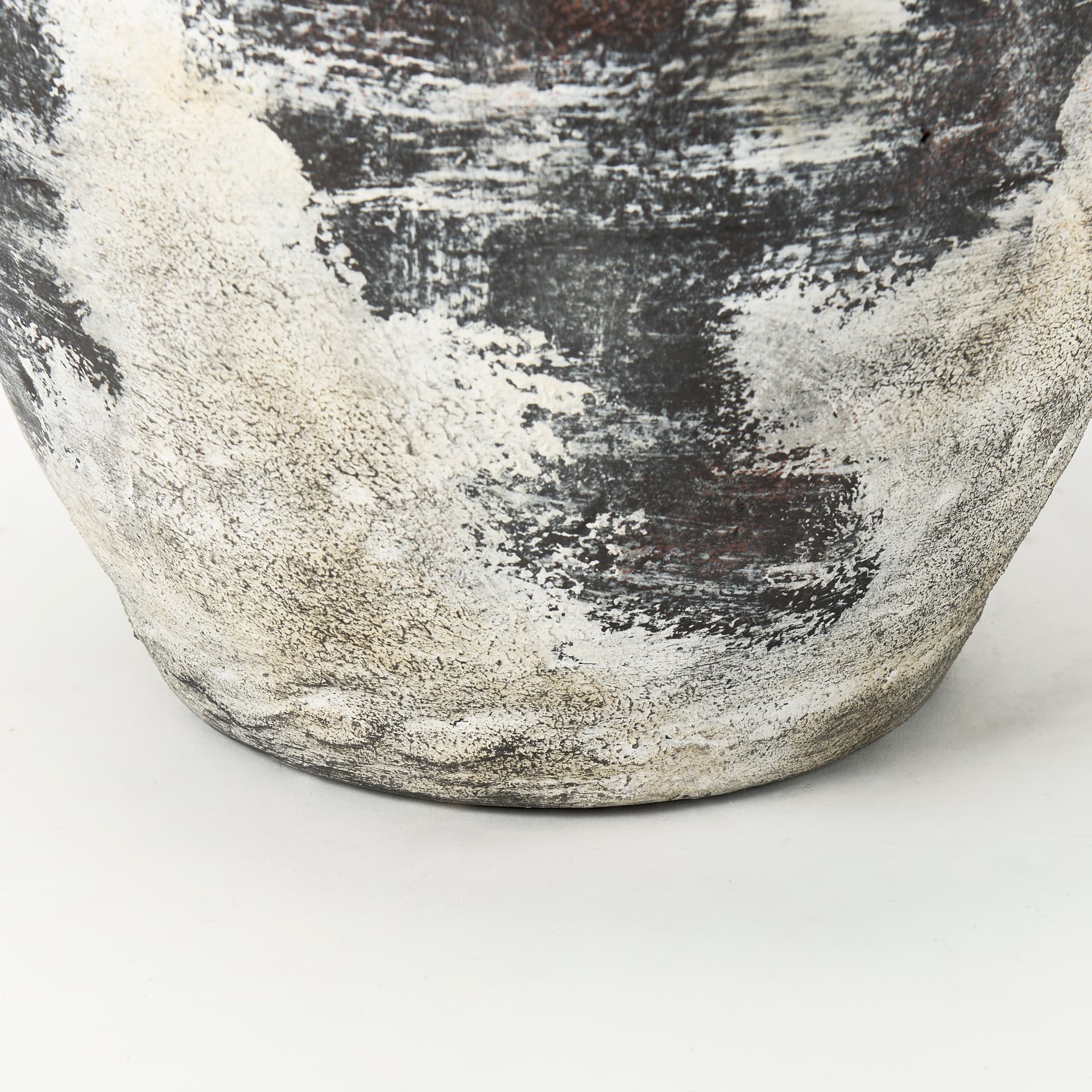 Boscia 22H Double Ear Floor Vase — product photograph