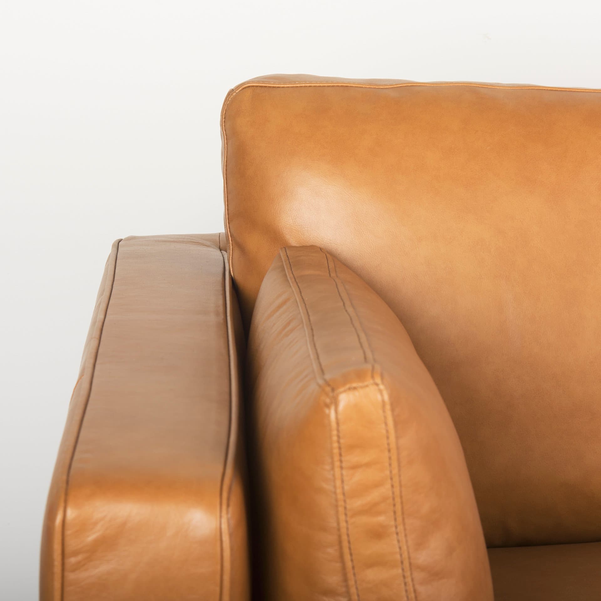 Elton 111.4L x 68.1W x 34.3H Tan Leather Right Chaise Sectional — product photograph