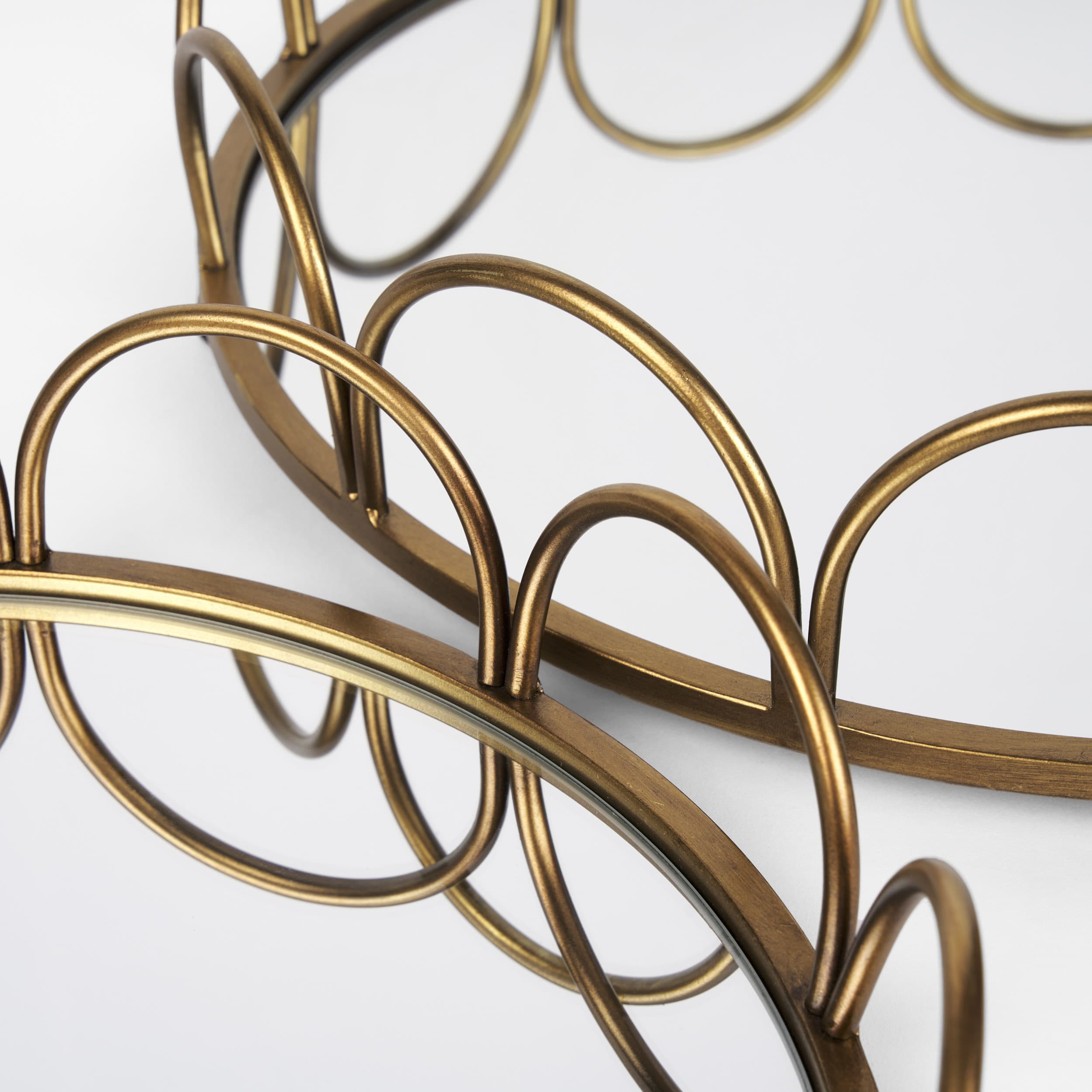 Lenore Round Metal/Mirror Tray Gold (Set of 2) — product photograph