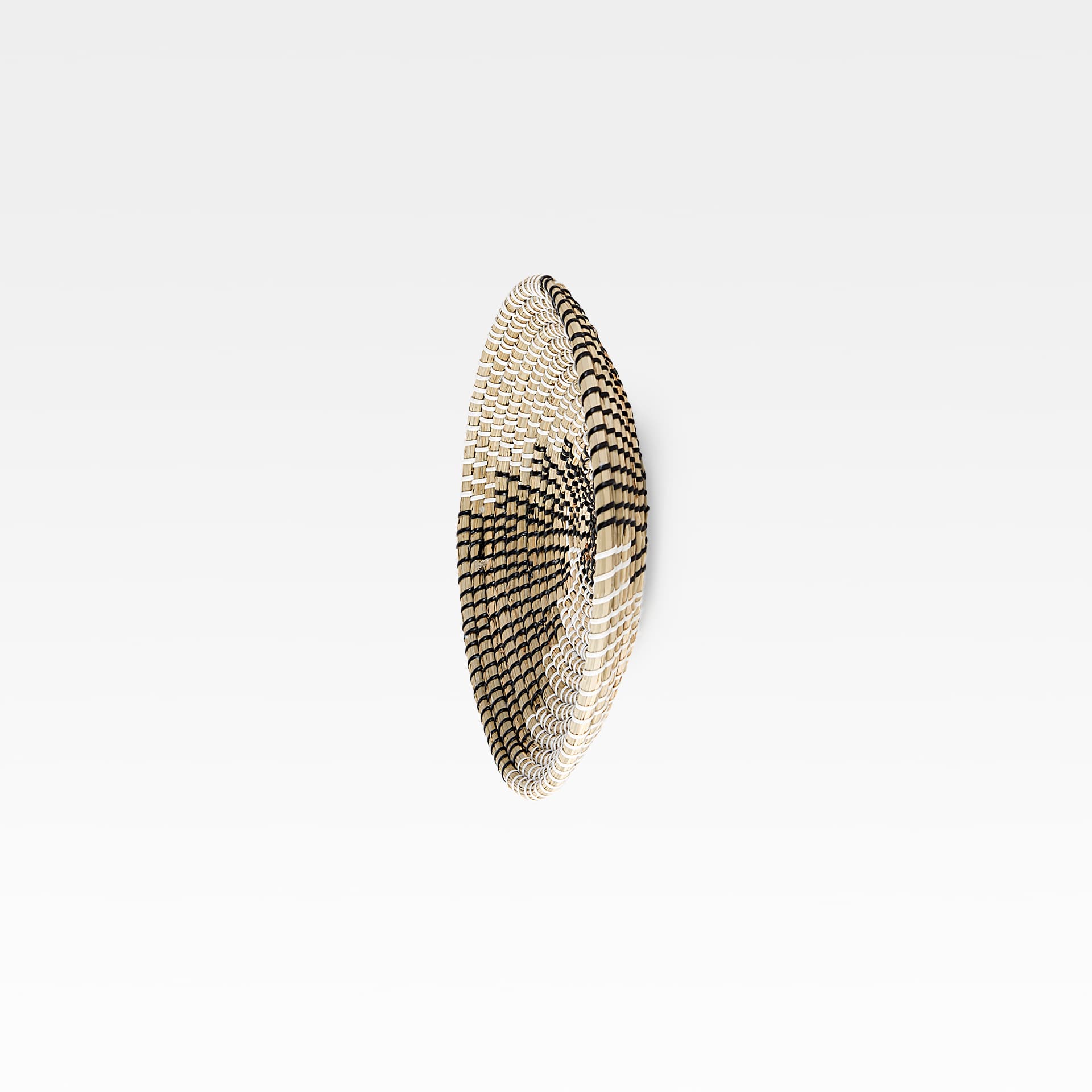 Luna 12.0L x 12.0W x 2.0H Light Brown Seagrass Round Wall Hanging Plate — product photograph