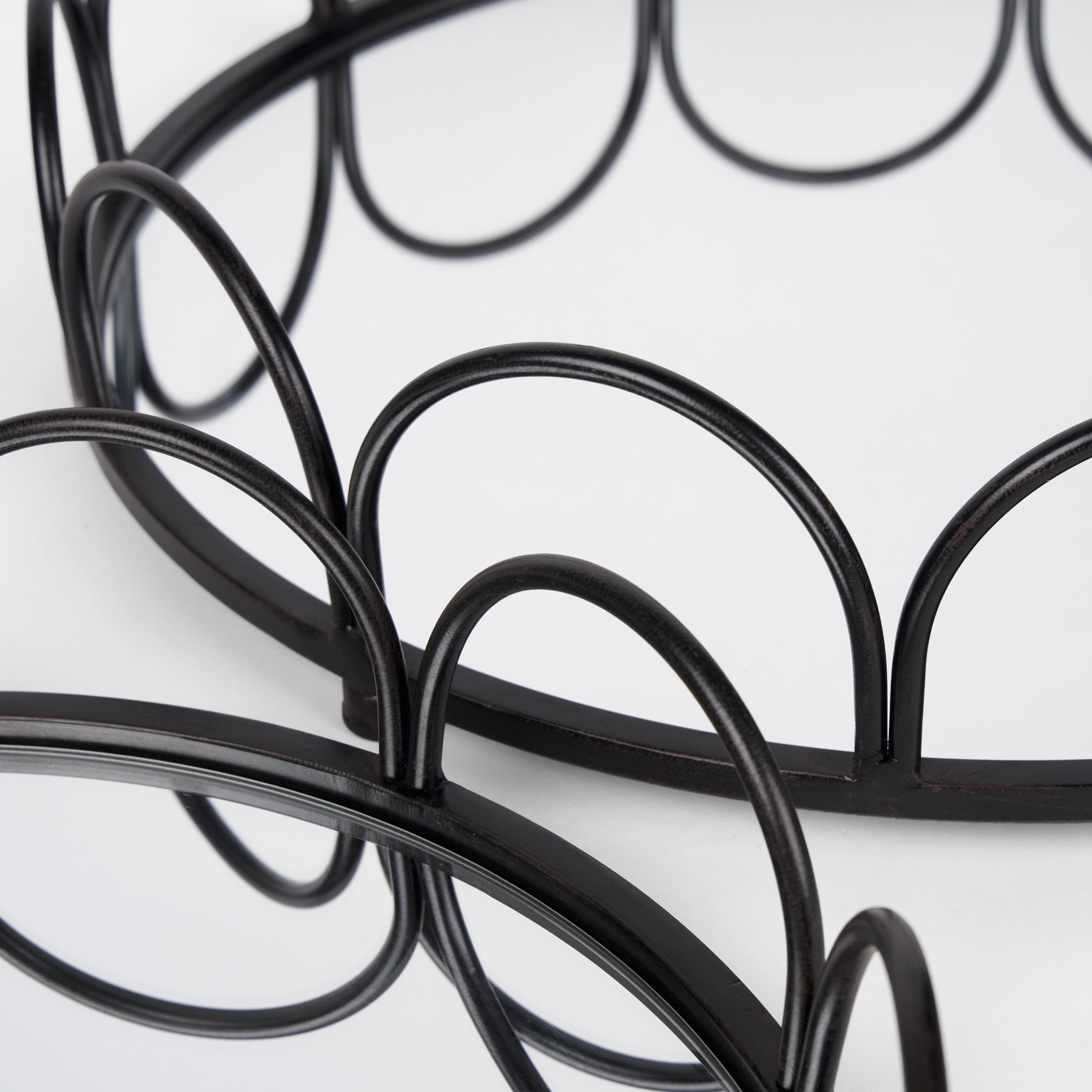 Lenore Round Metal/Mirror Tray Black (Set of 2) — product photograph