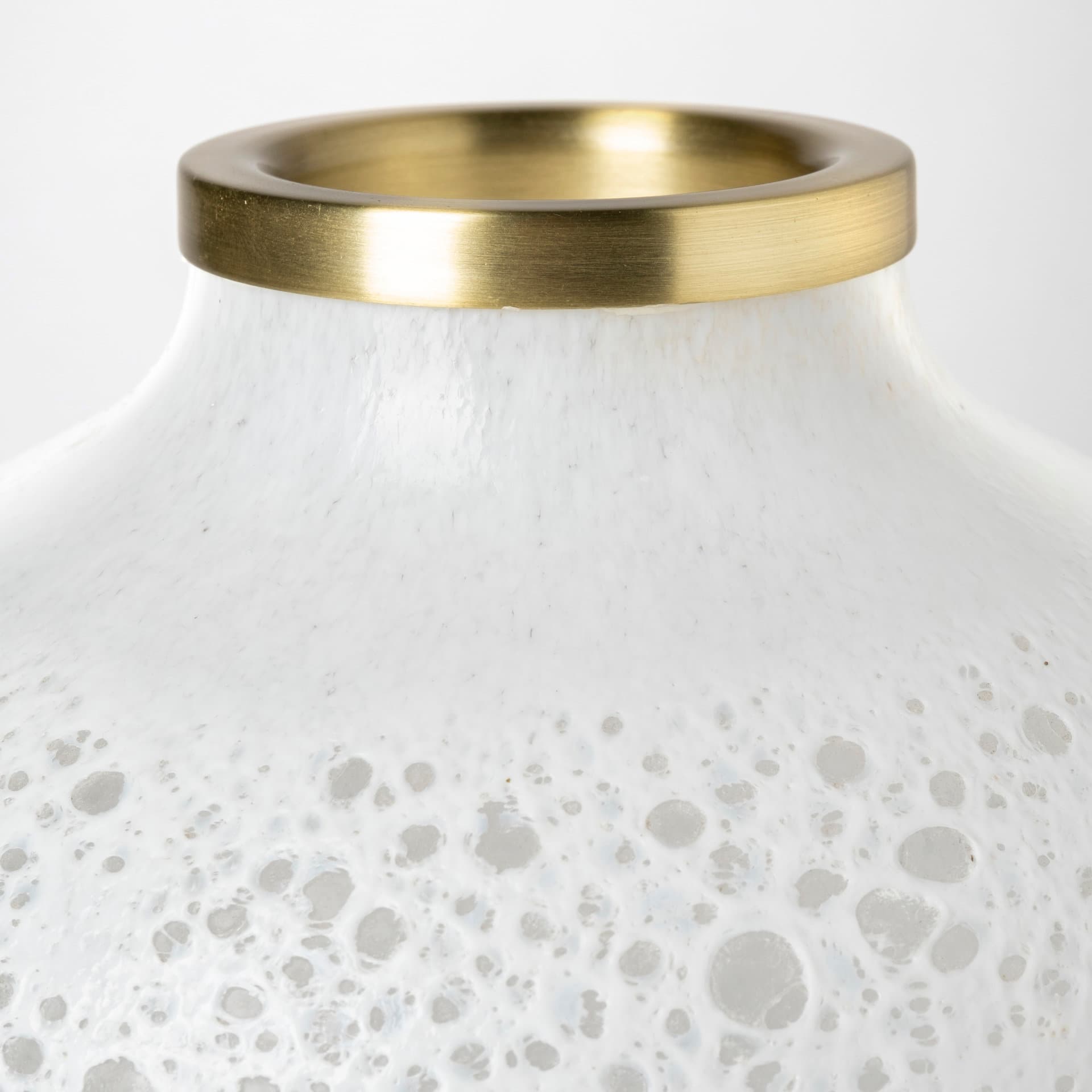 Pearl Short White Gold Rim Glass Vase — product photograph