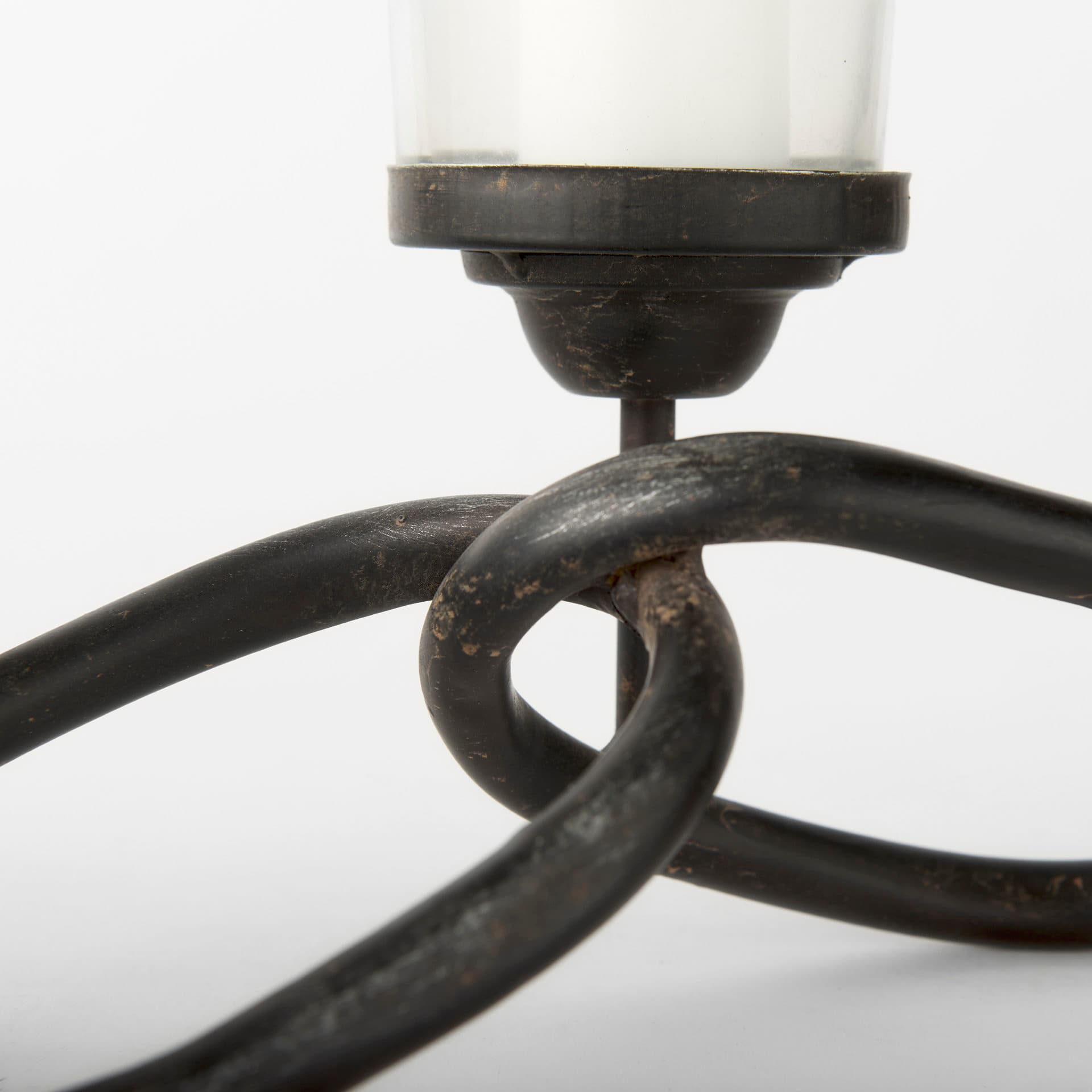 Quito Black Metal Chain-Link Five Candle Table Candle Holder — product photograph