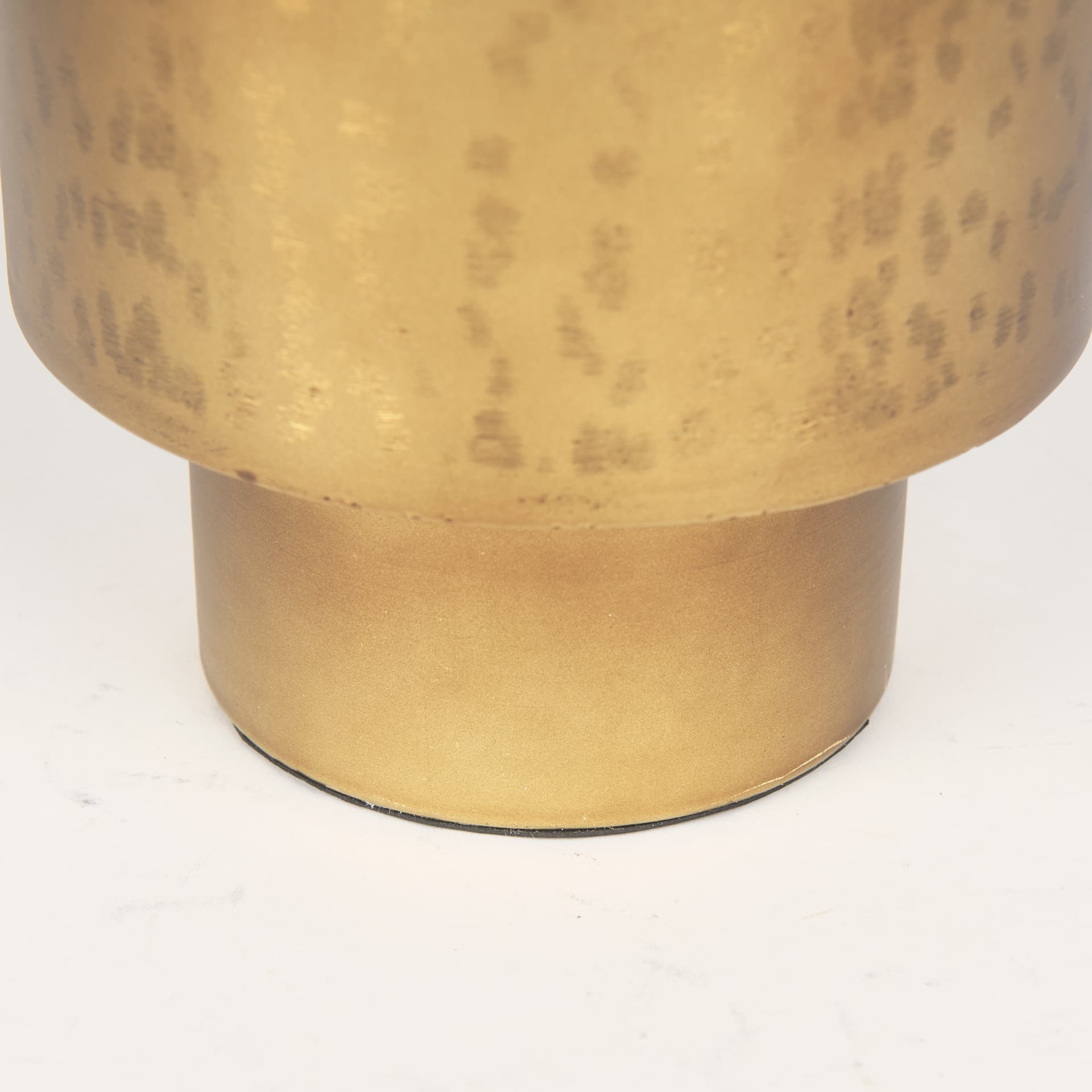 Juno 6.5H Medium Gold Iron Medium Vase — product photograph