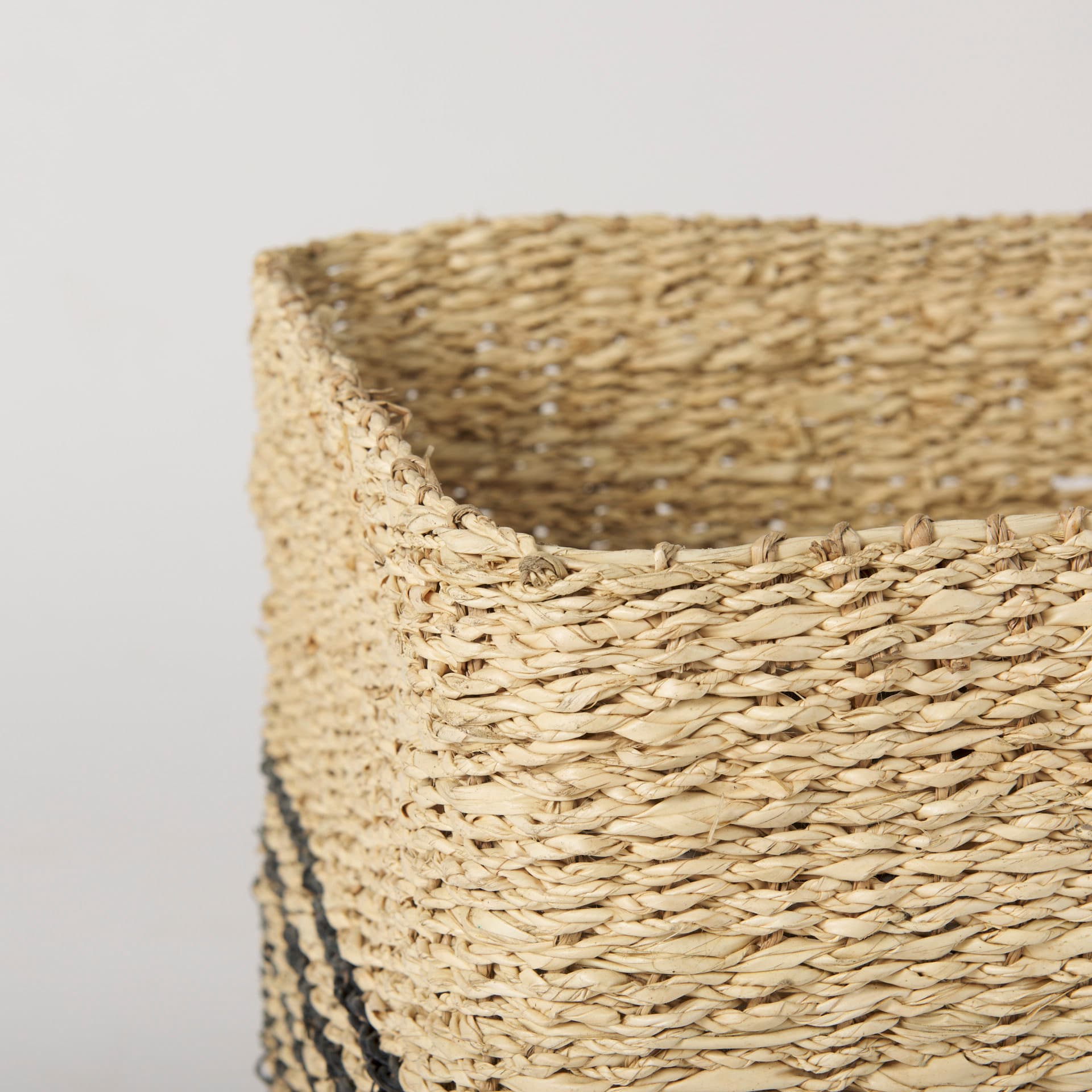 Cullen 15.7L x 15.7W x 15.7H (Set of 3) Grey Twisted Seagrass Square Basket — product photograph
