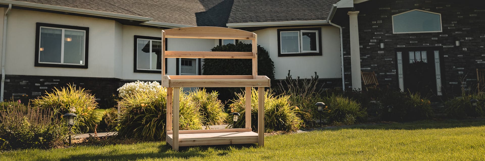 Cedar Garden Potting Bench — product photograph