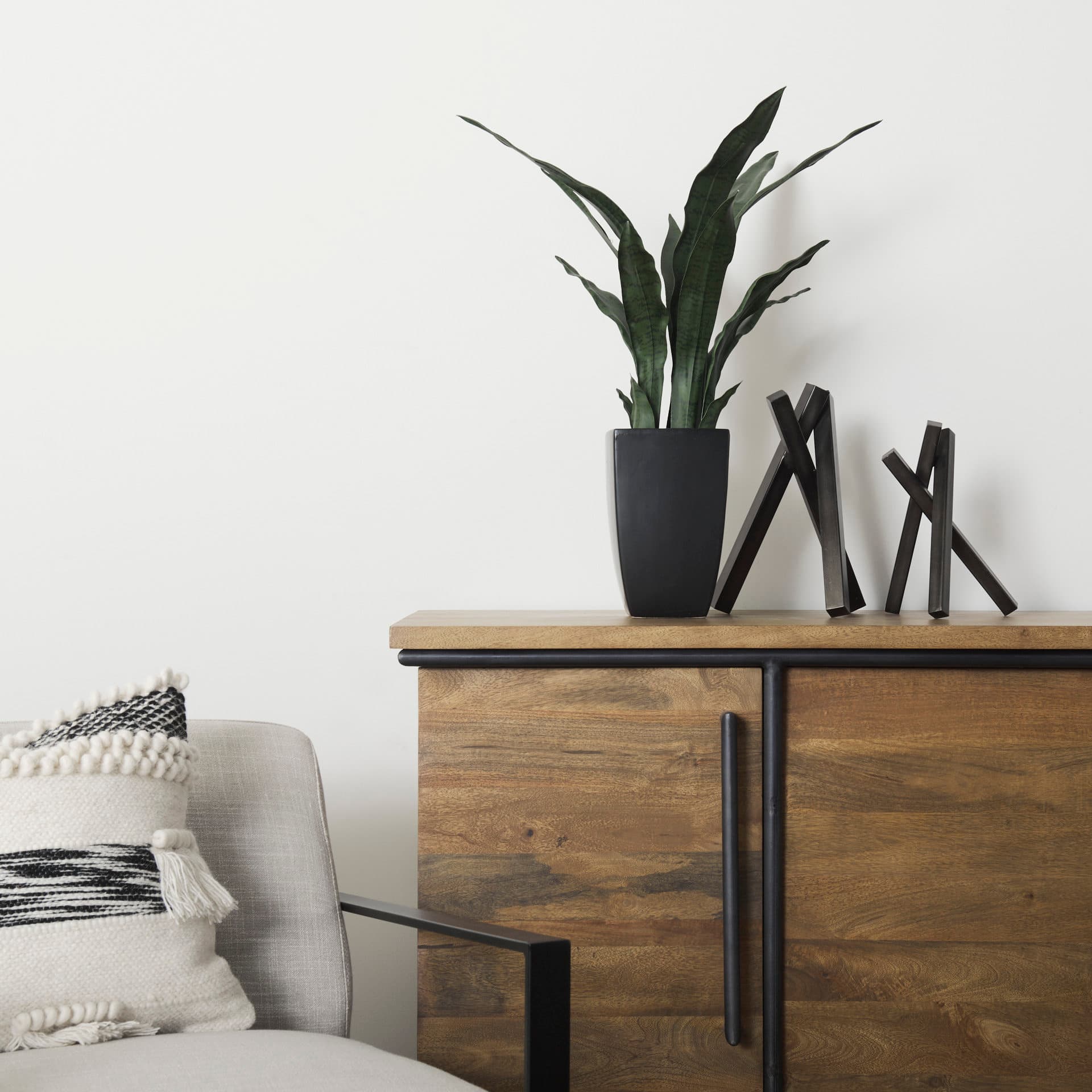 Bastian (Large) 9L x 8W Black Metal Abstract Object — product photograph