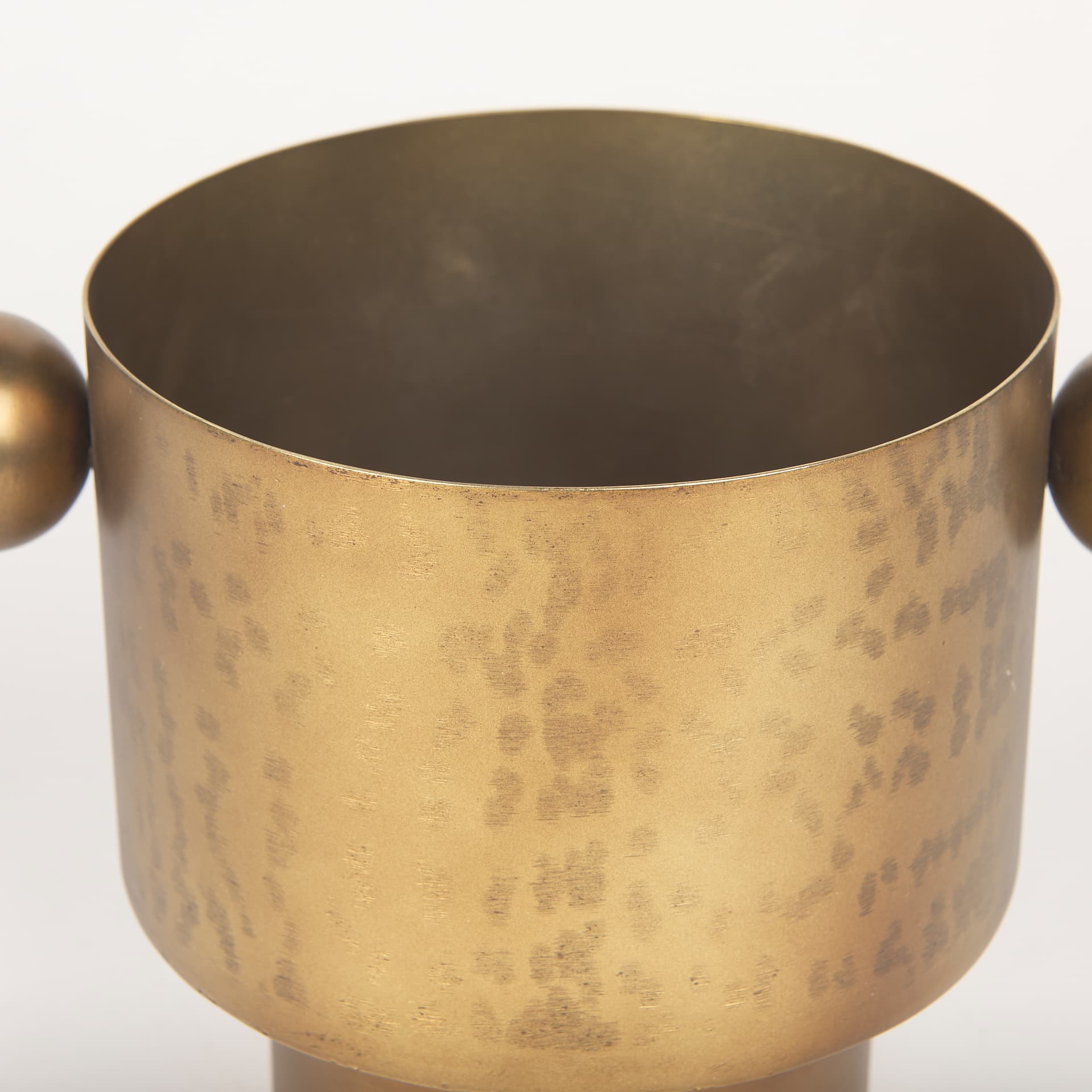 Juno 6.5H Medium Gold Iron Medium Vase — product photograph