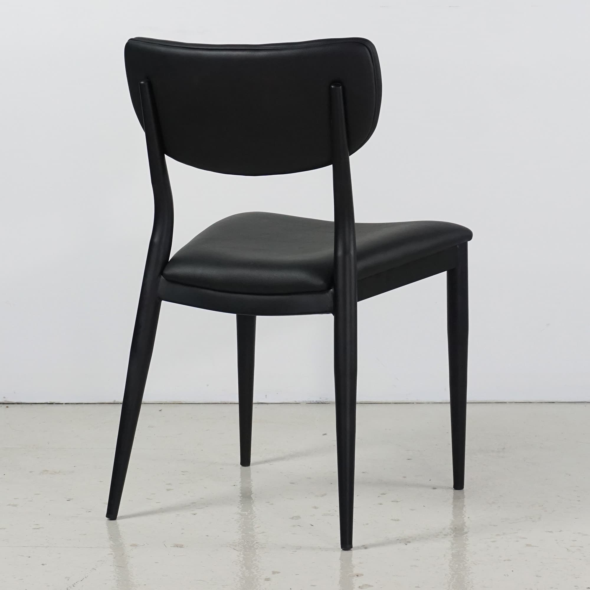 Vennie Stackable Chair — product photograph