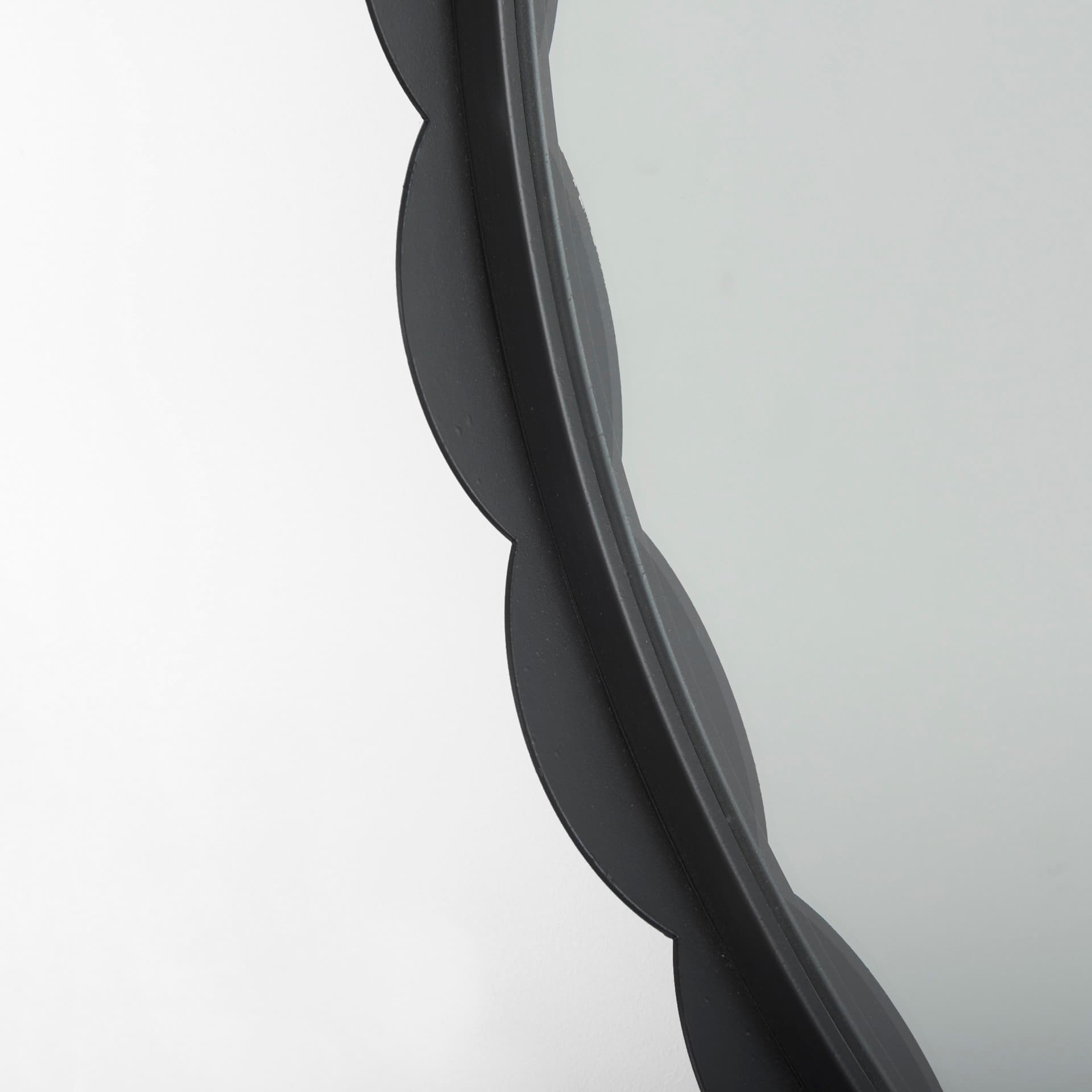 Adelaide 29.7"Black Metal Scallop Edge Round Mirror — product photograph