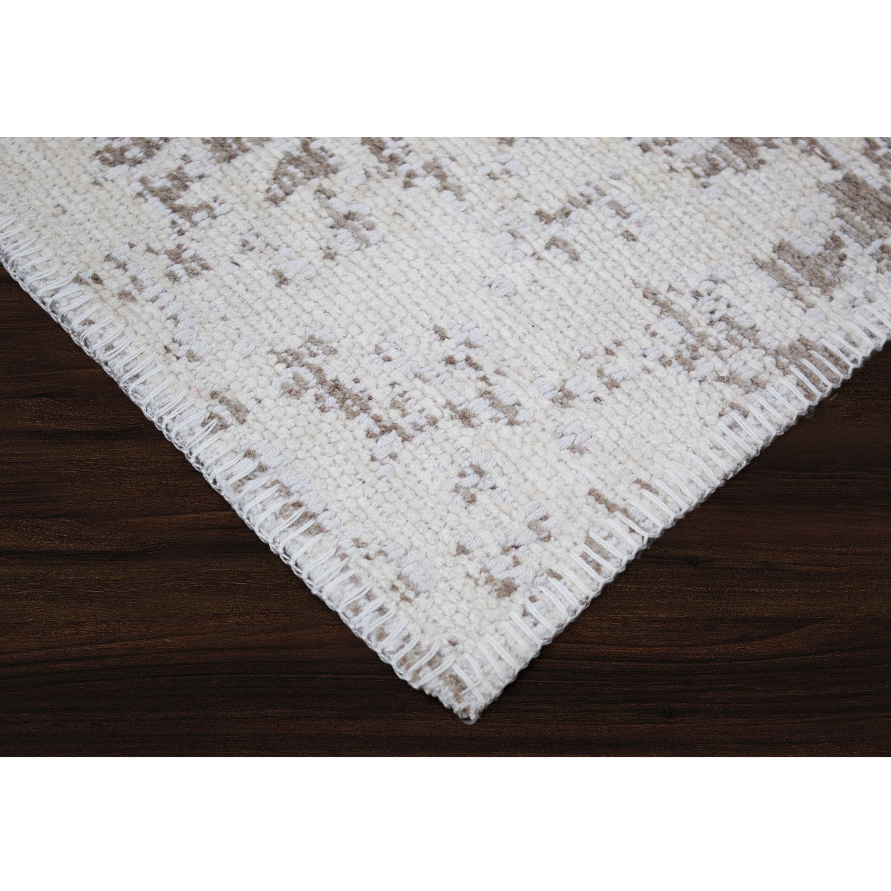 Mina — product photograph