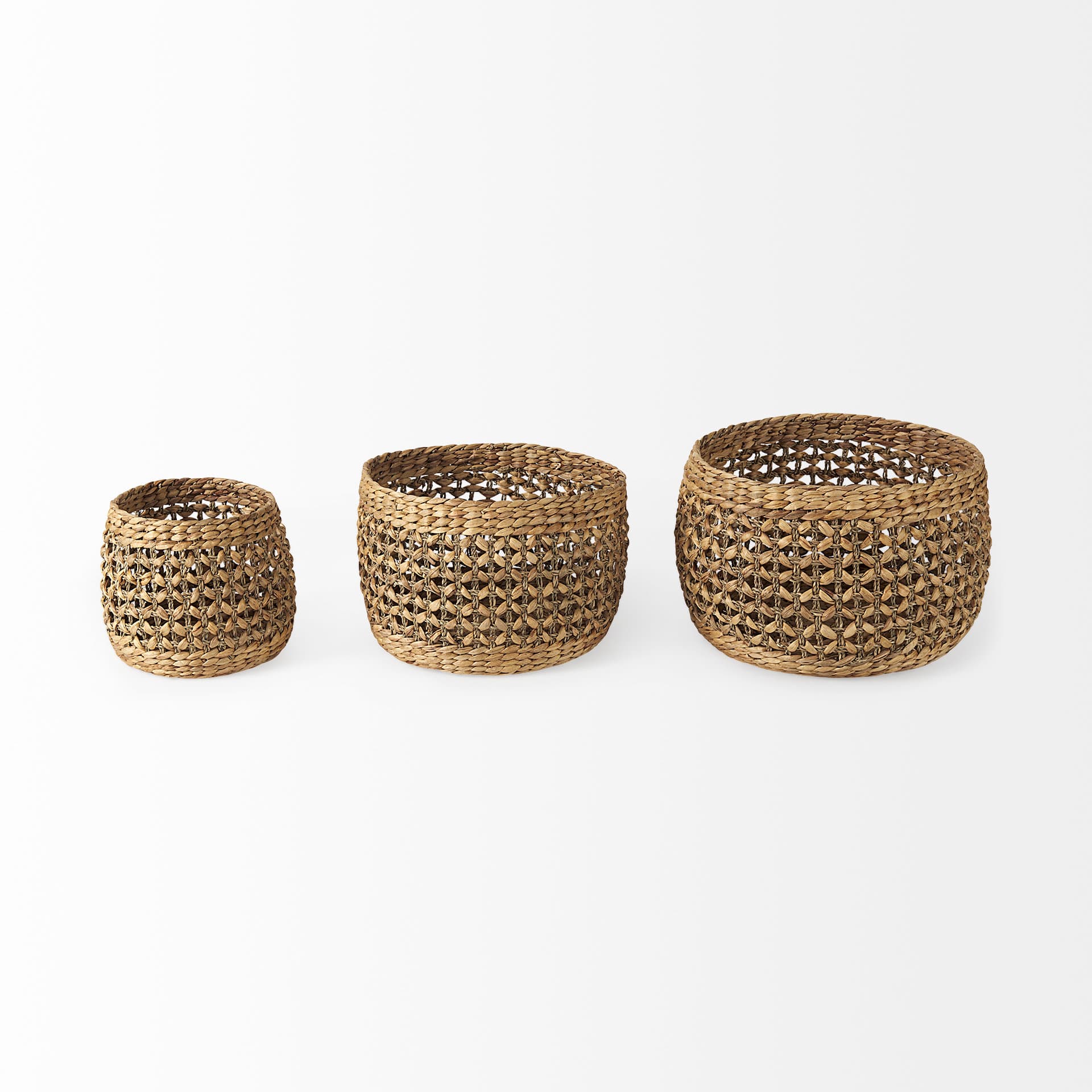 Dakota (Set of 3) Medium Brown Seagrass Round Basket — product photograph