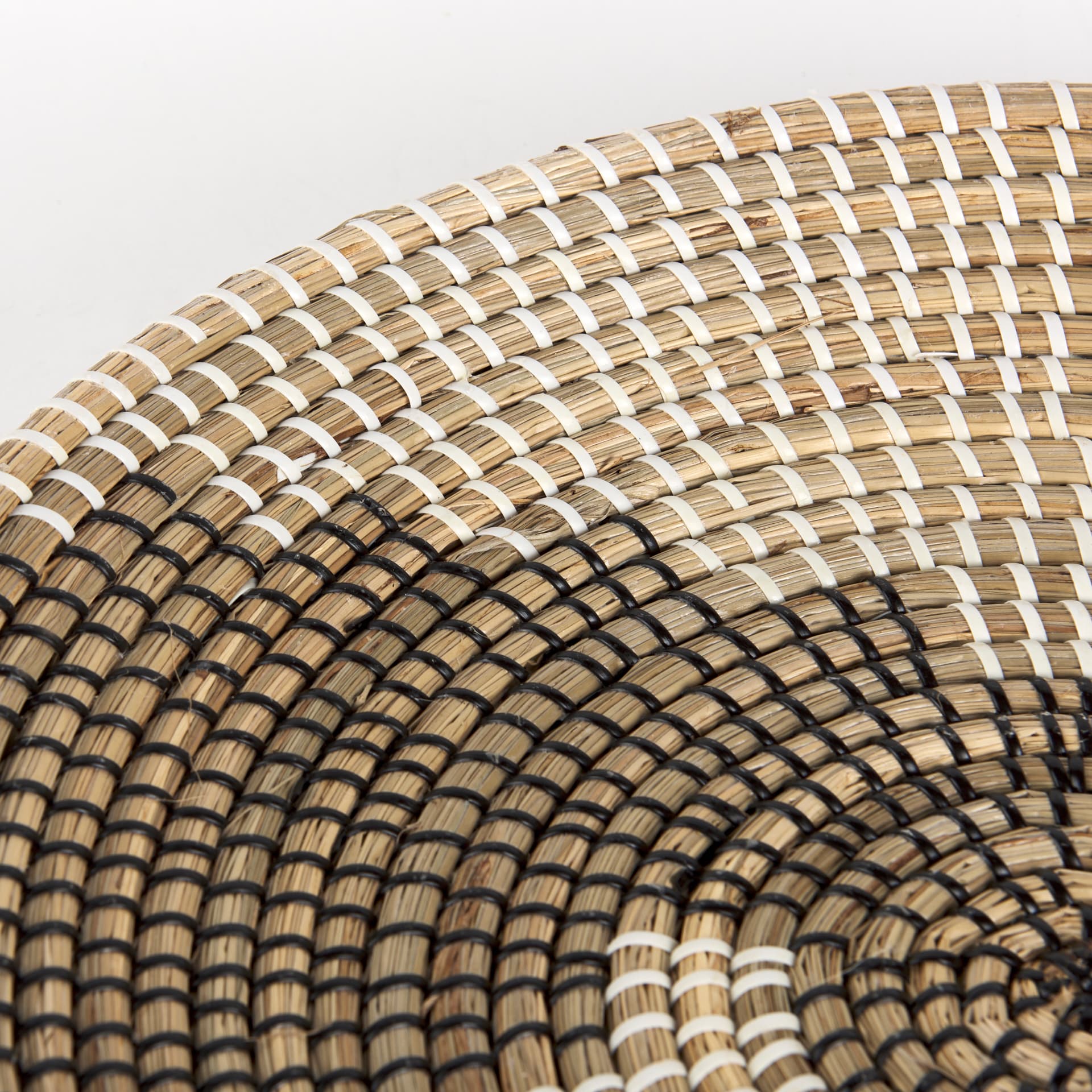 Luna 18.0L x 18.0W x 3.0H Large Light Brown Seagrass Round Wall Hanging Plate — product photograph