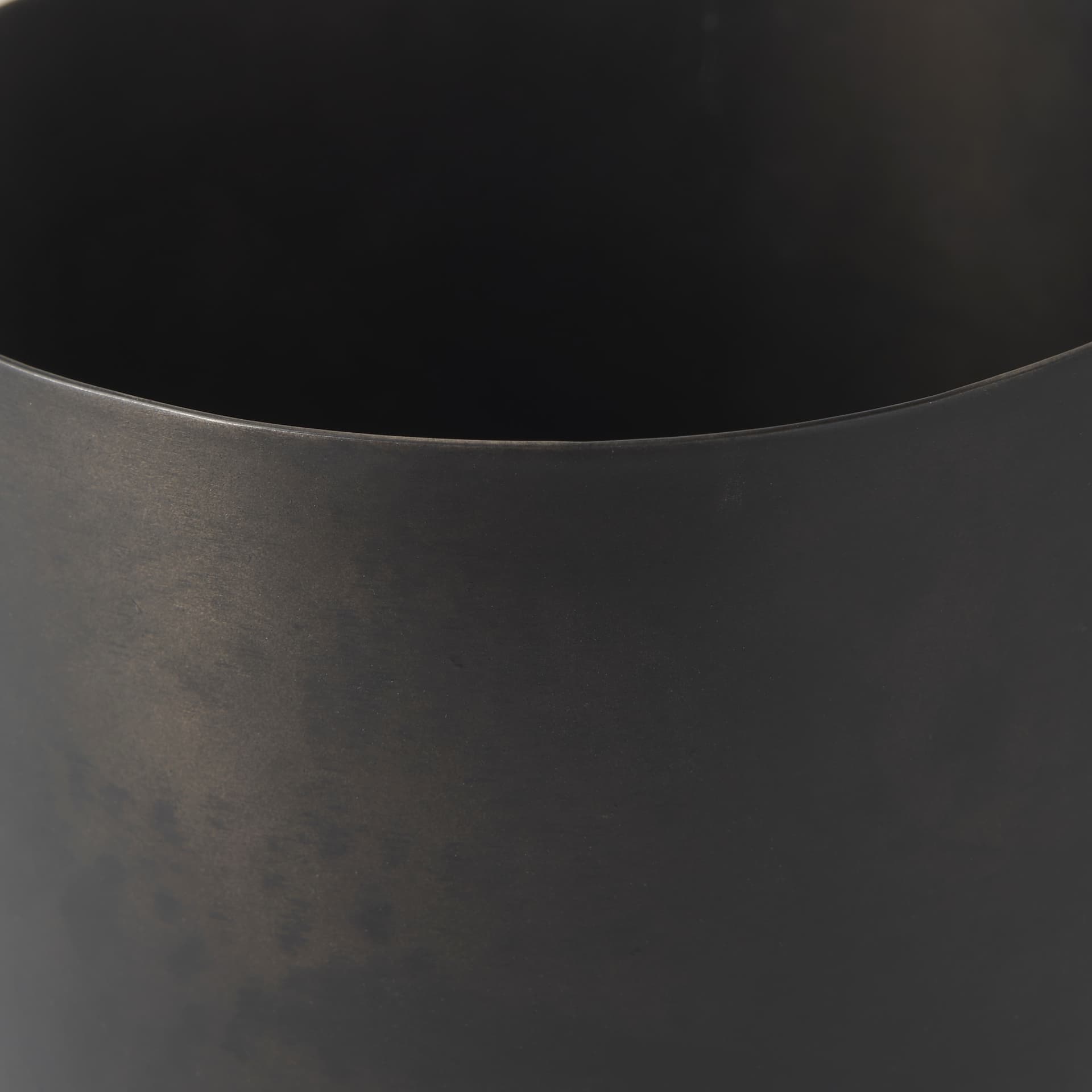 Juno 6.5H Medium Black Iron Vase — product photograph