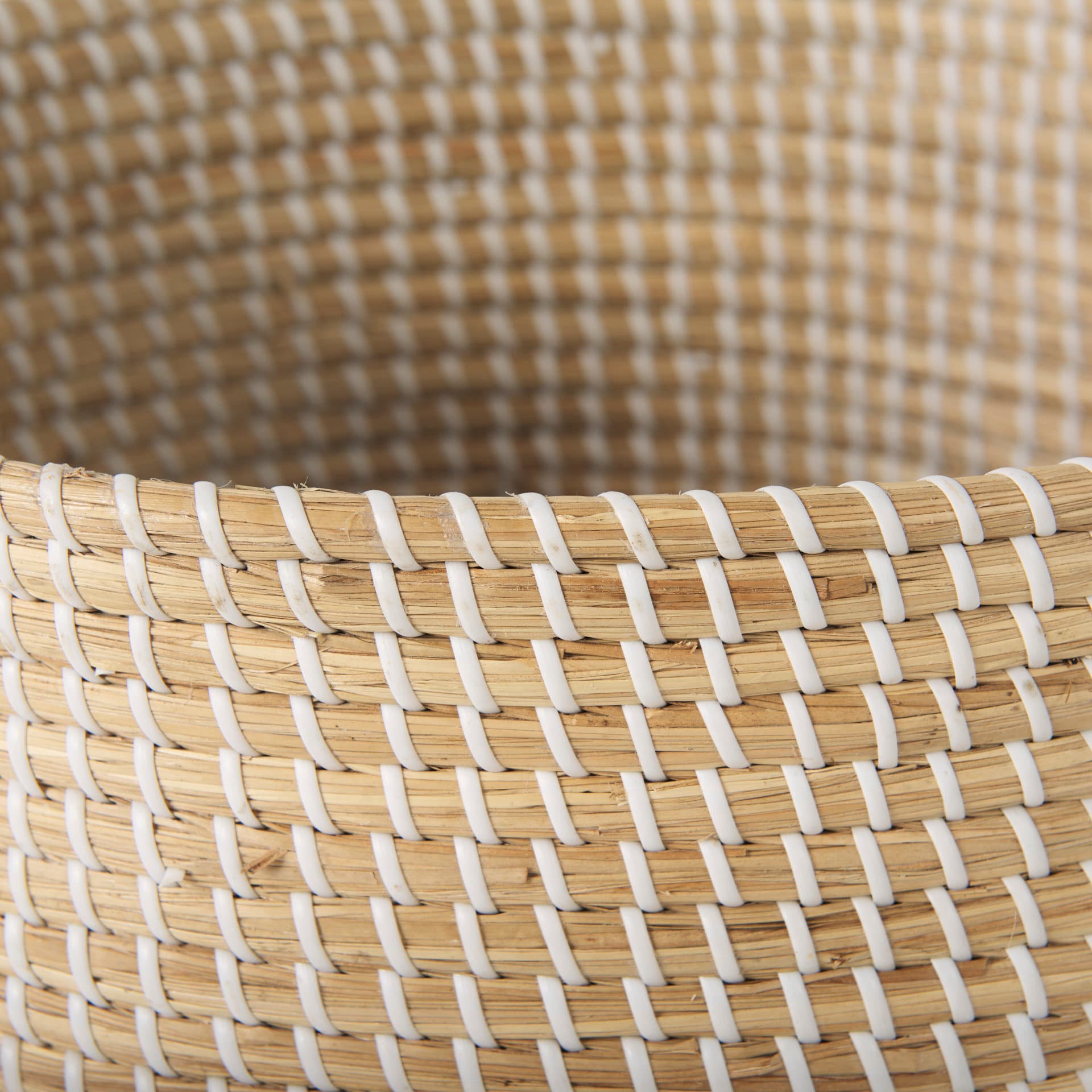 Olivia 15.7L x 15.7W x 17.3H Set of 3 Beige Seagrass Basket W/Lid and Handles — product photograph