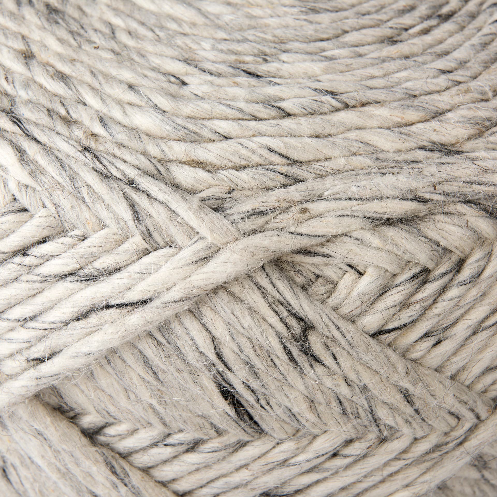 Esfera 17.7L x 15.7W x 15.7H Beige Chevron Woven Round Pouf — product photograph