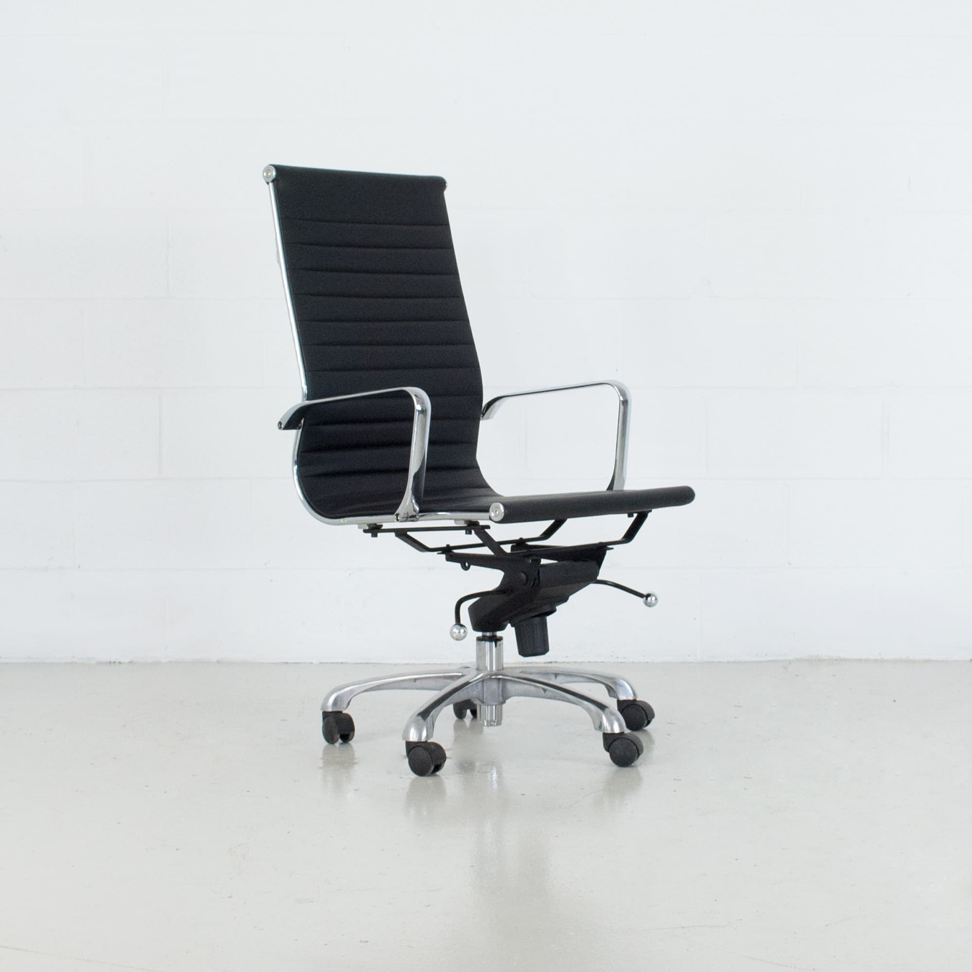 Office Chair Leatherette Seat Black — product photograph