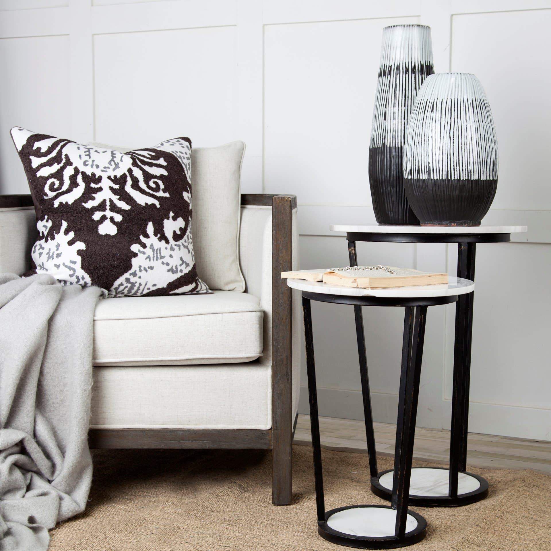 Bombola I (Small) 15L x 15W White Round Marble Top W/Black Metal Frame Accent Table — product photograph