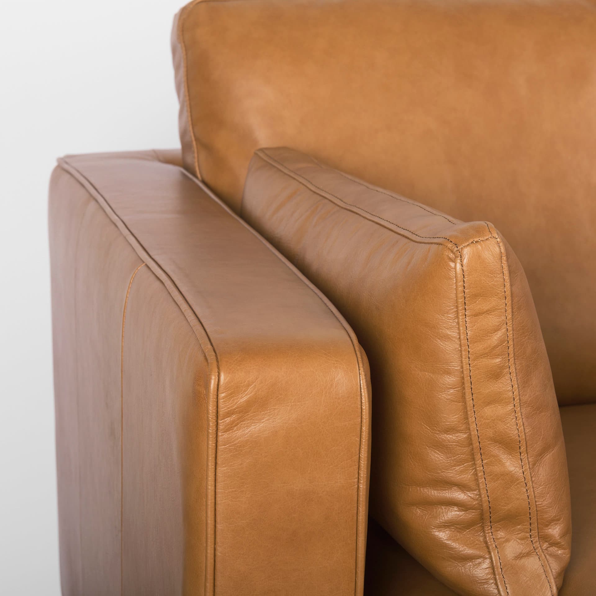 Elton 111.4L x 68.1W x 34.3H Tan Leather Right Chaise Sectional — product photograph