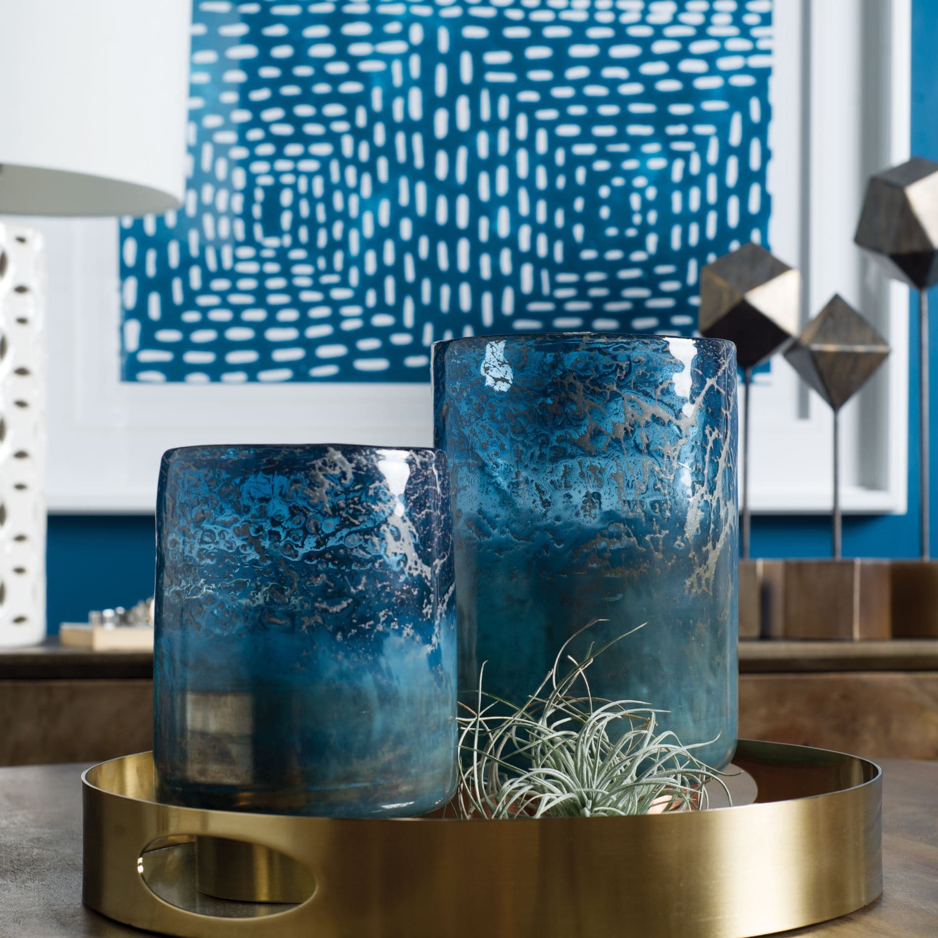 Serkis 15L x 15W Gold Metal Mirrored Base Round Tray — product photograph