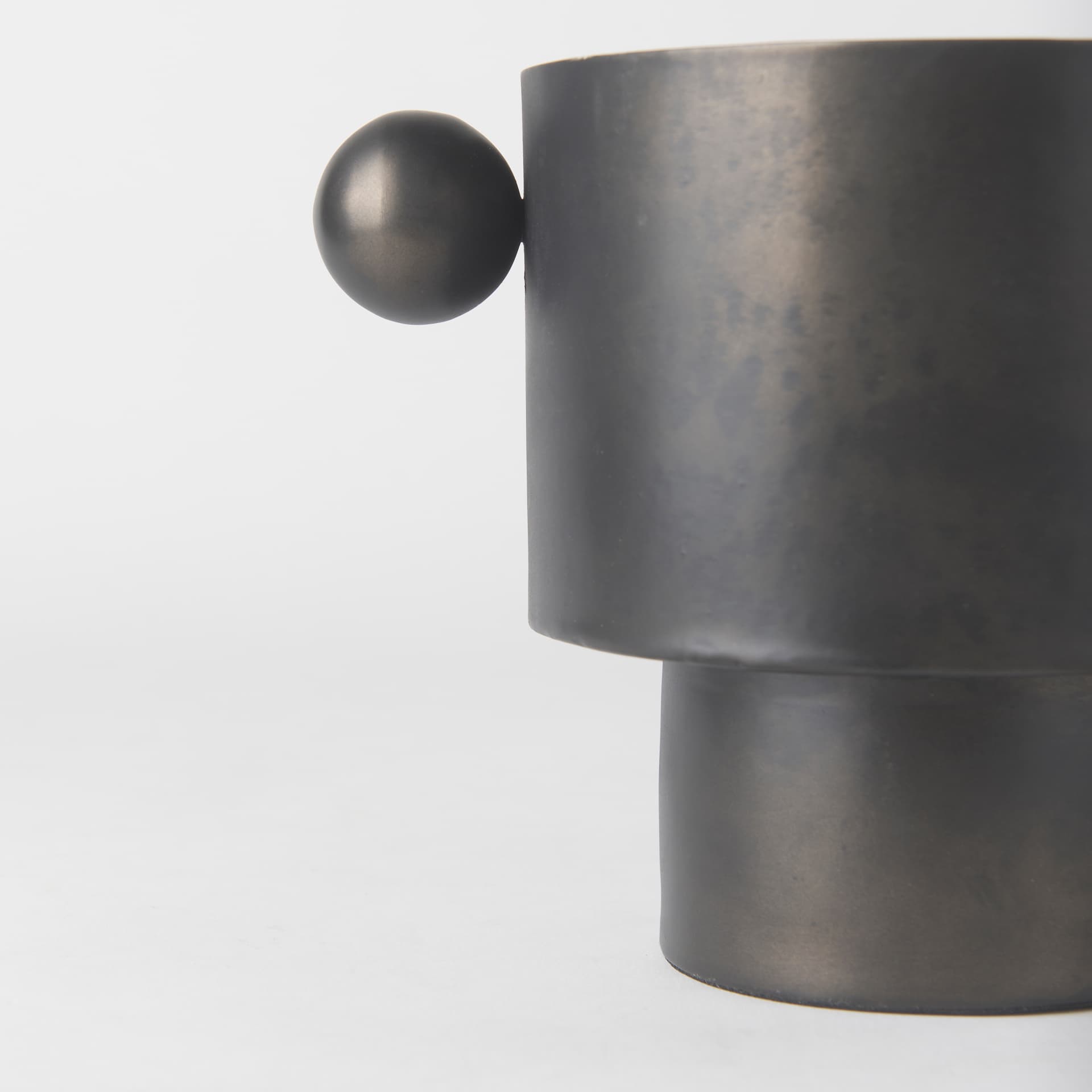 Juno 6.5H Medium Black Iron Vase — product photograph