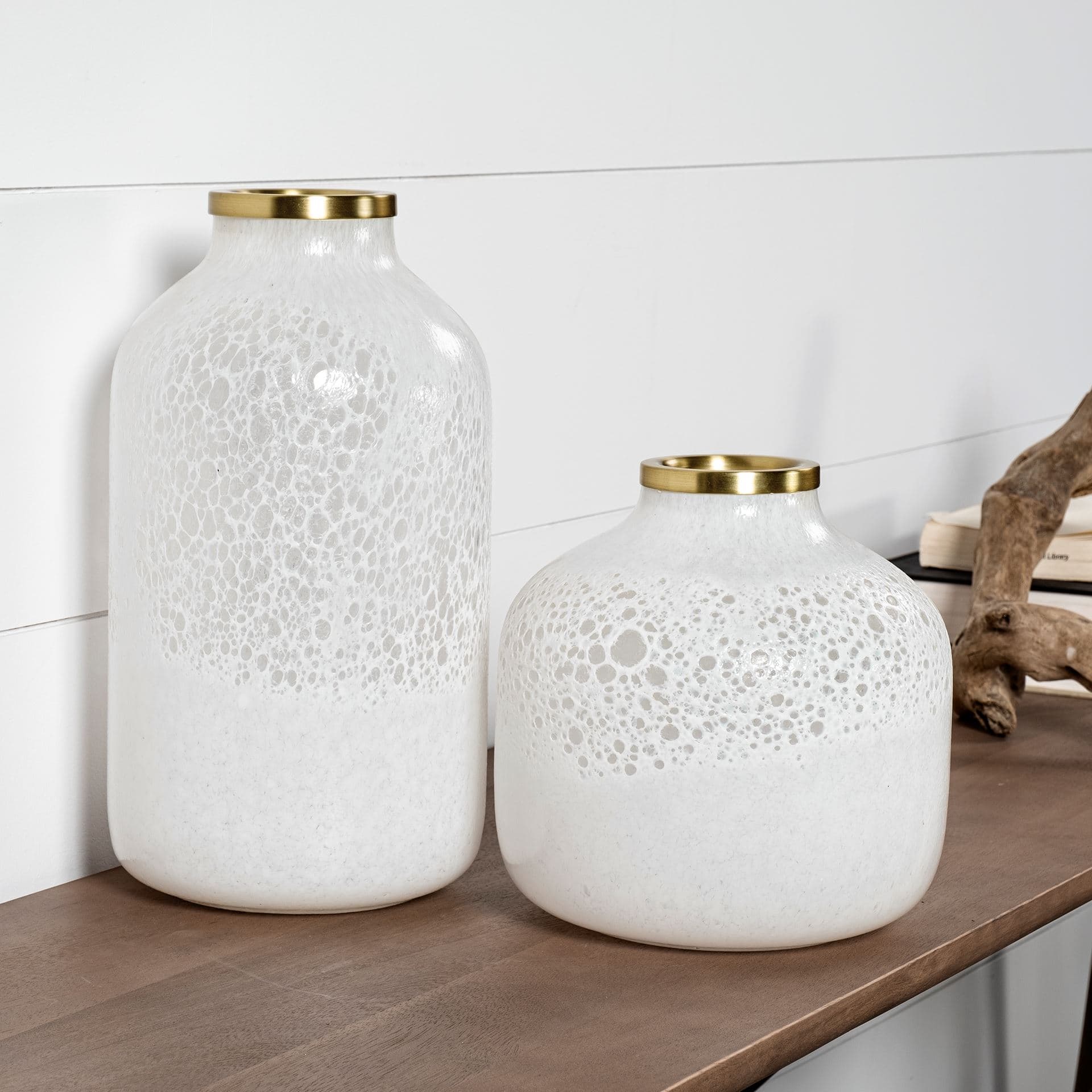 Pearl Short White Gold Rim Glass Vase — product photograph