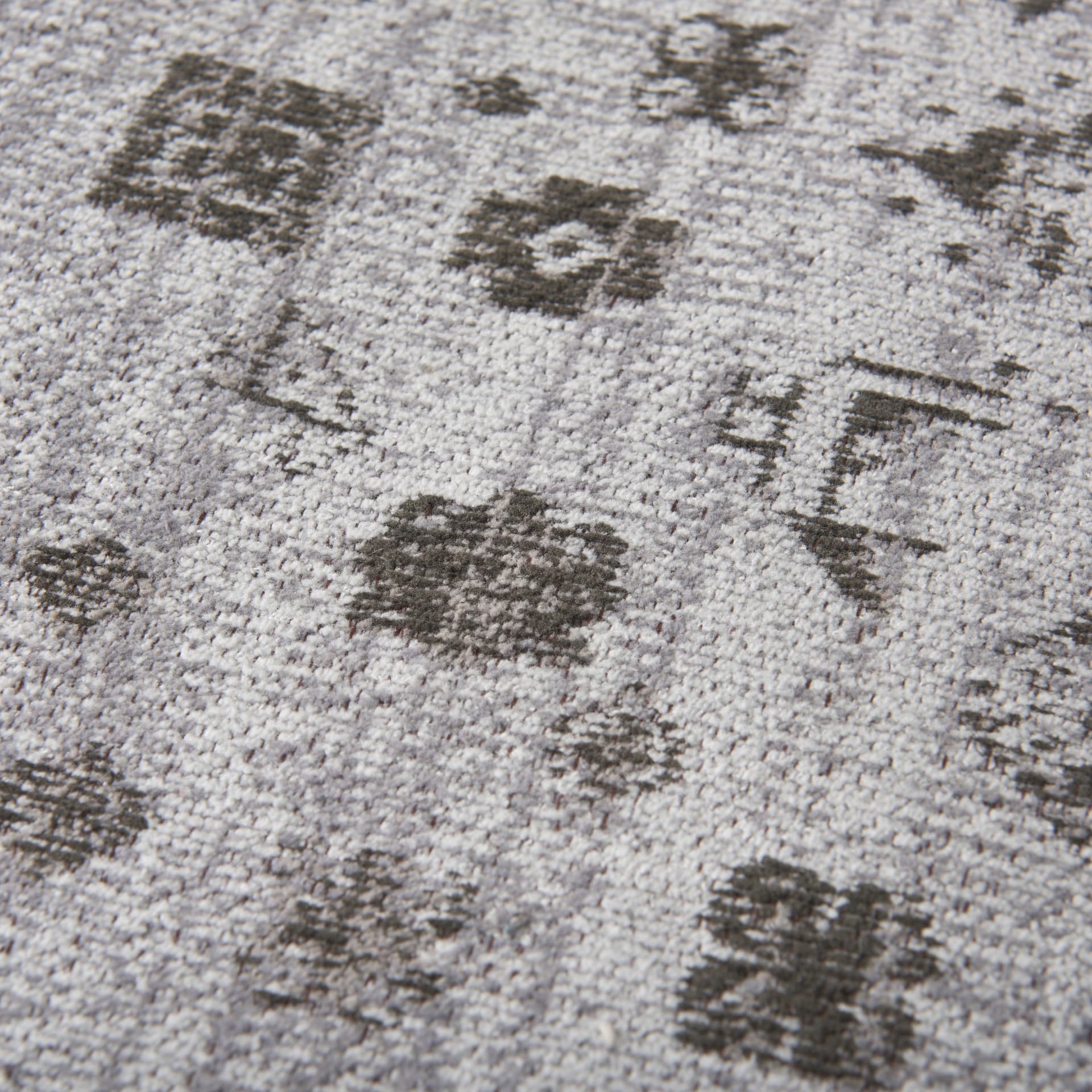 Kaiya 8 x 10 Rug — product photograph