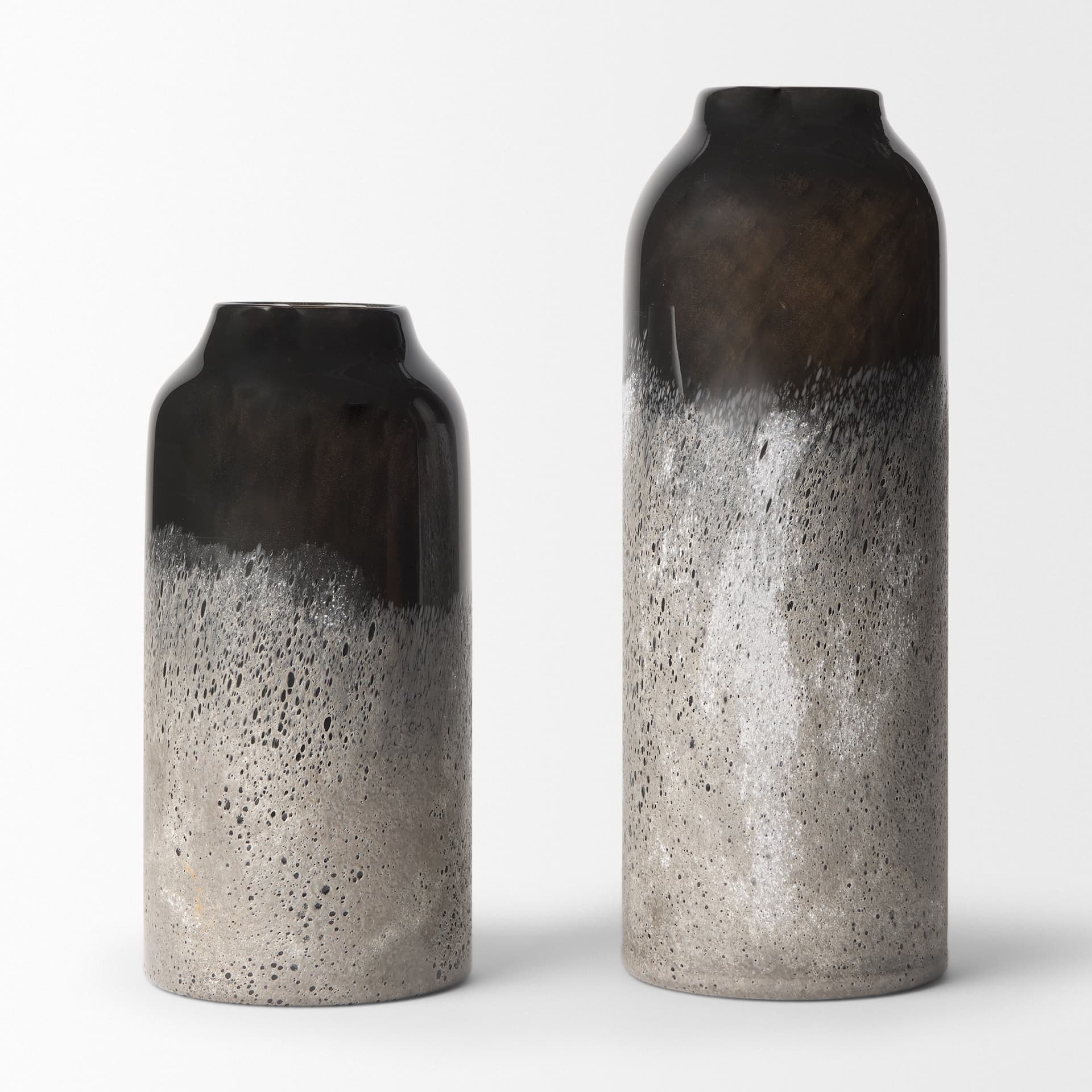 Emu Short Black w/ Gray Vase — product photograph
