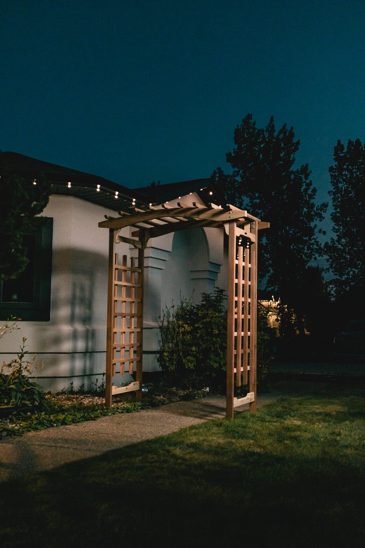 6-Ft Cedar Garden Arbor — product photograph