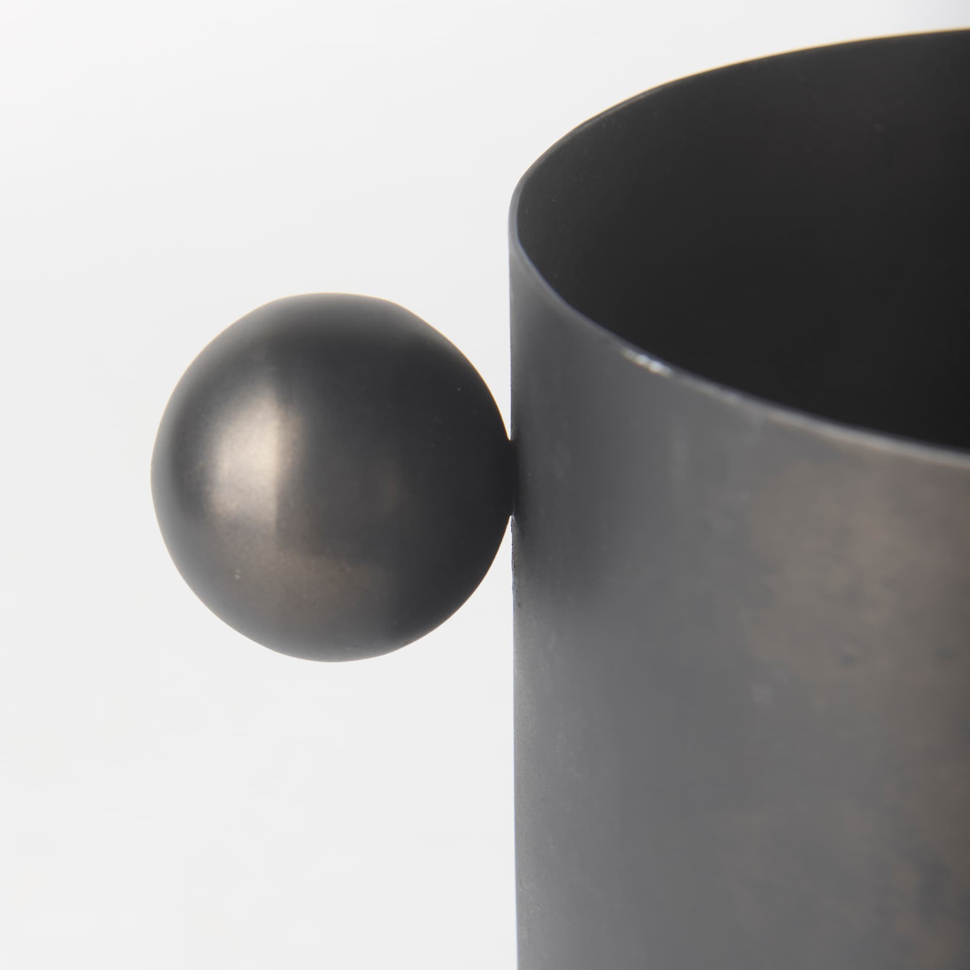 Juno 6.5H Medium Black Iron Vase — product photograph
