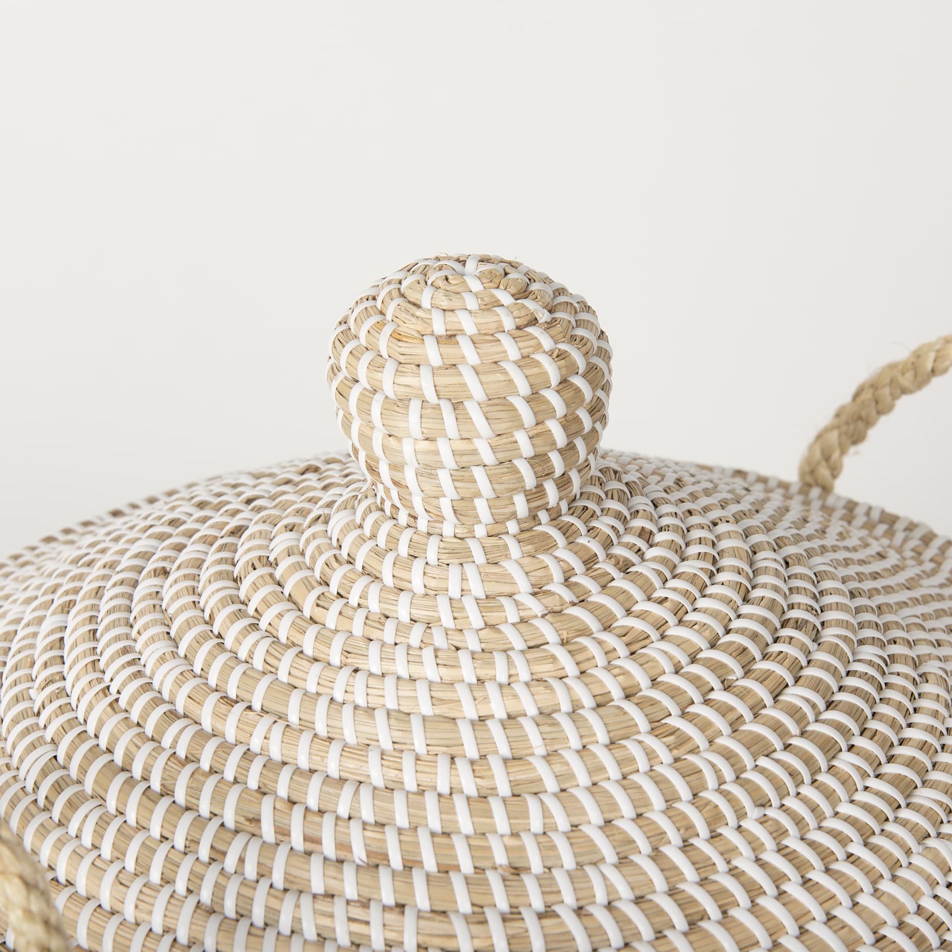 Kairi Set of 2 Seagrass Floor Baskets w/ Lids and Handles — product photograph