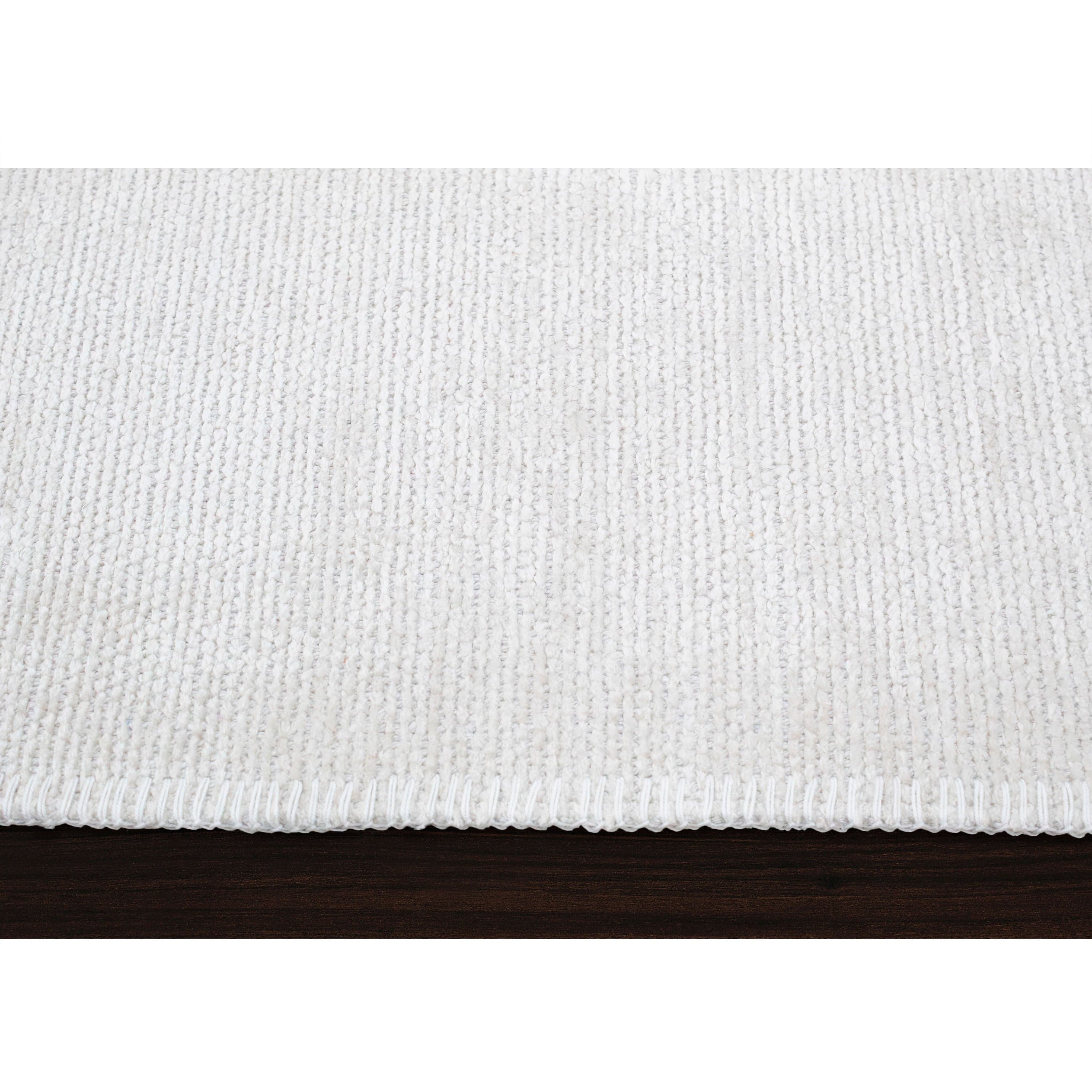 Mina — product photograph