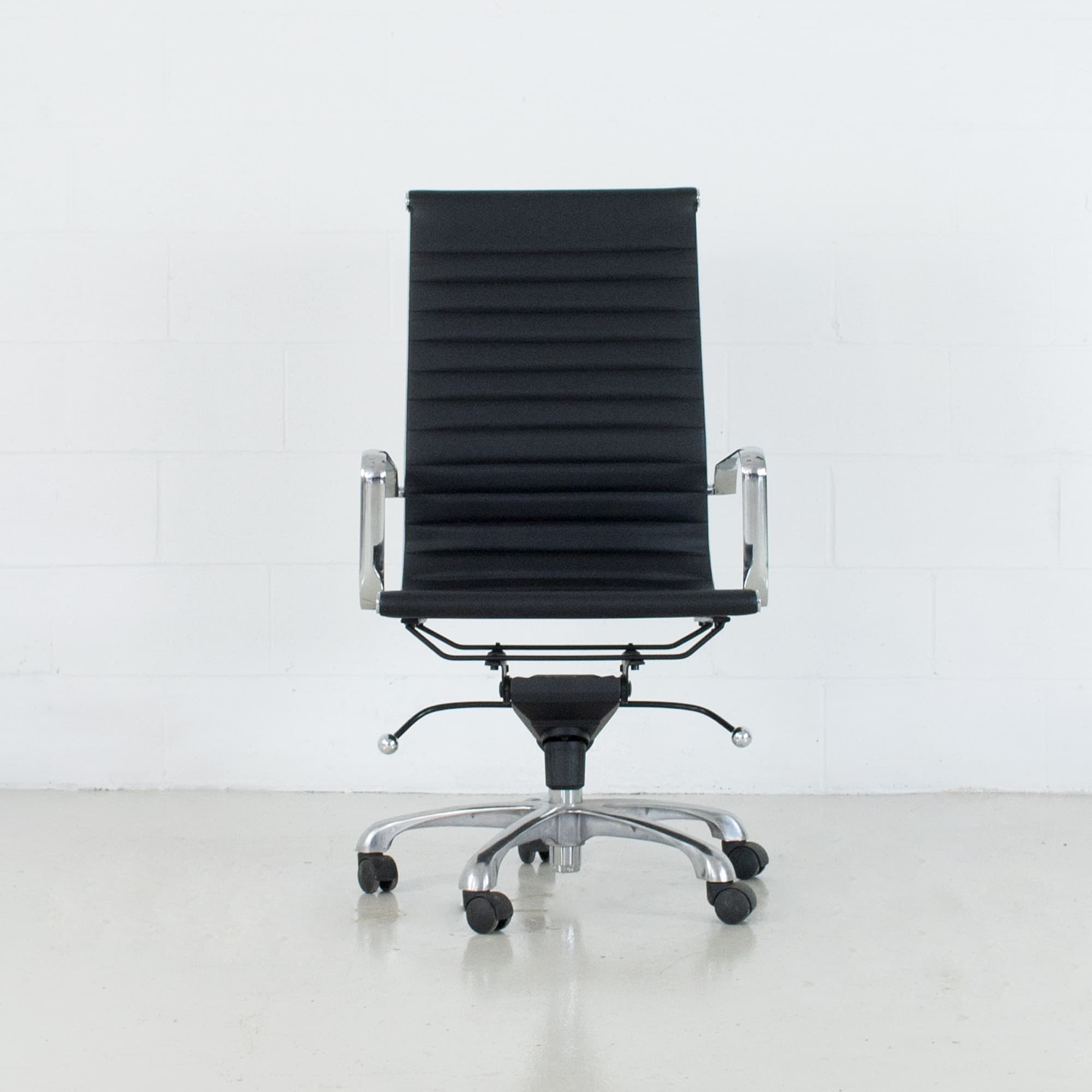 Office Chair Leatherette Seat Black — product photograph