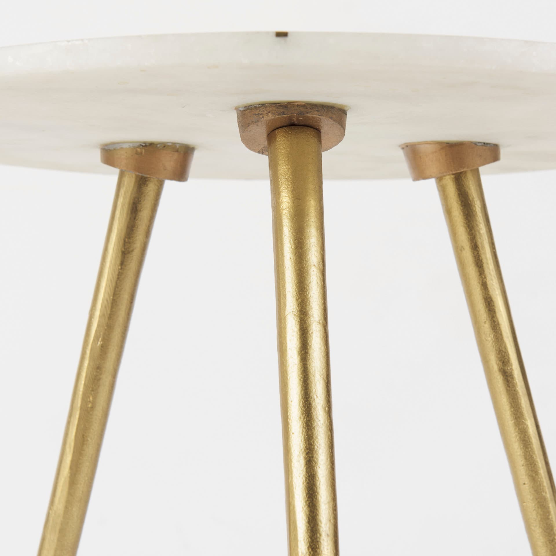 Vivienne 18.0L x 18.0W x 23.0H White Marble W/Antique Gold Metal Round Large Accent Table — product photograph